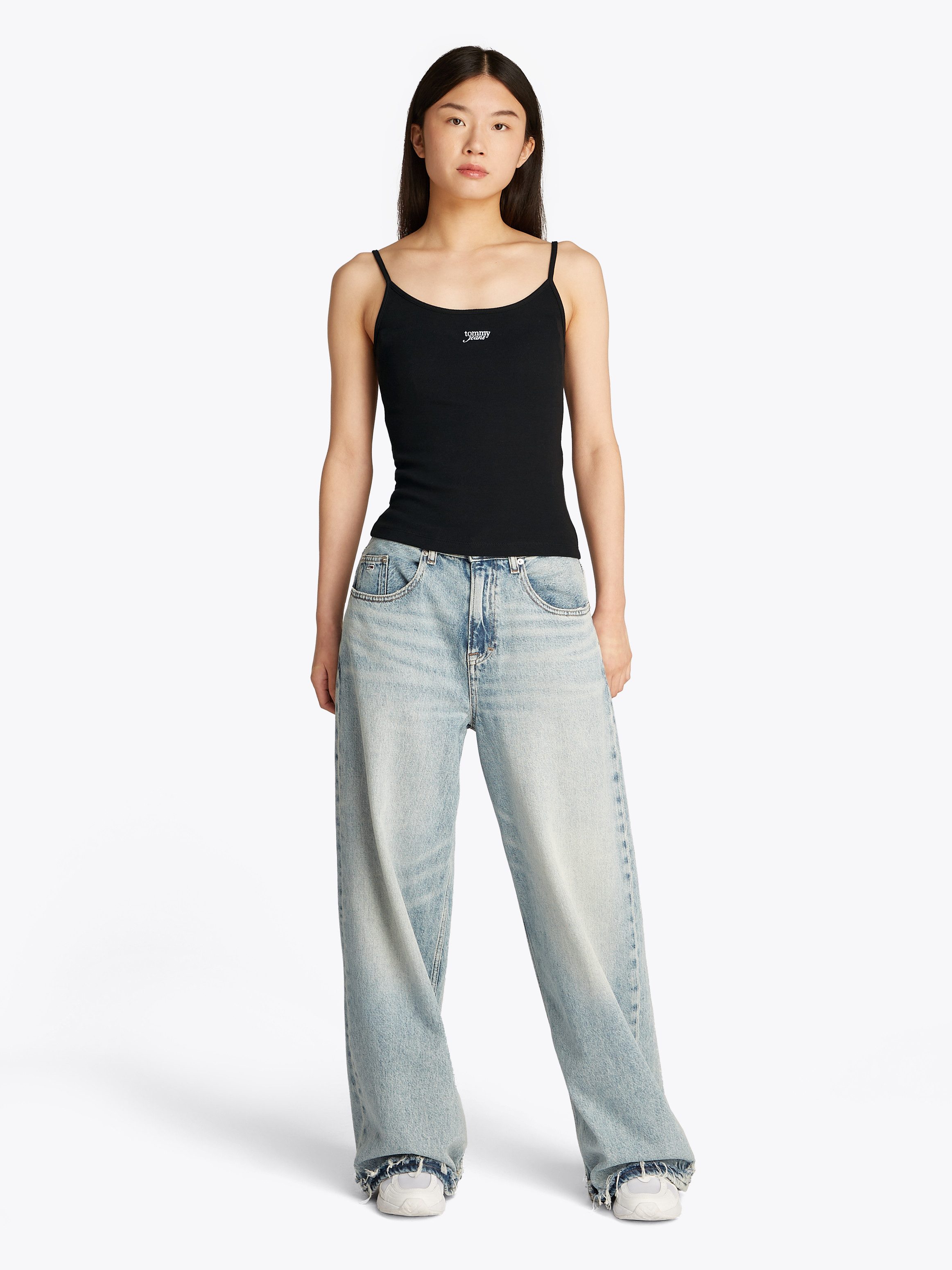 TOMMY JEANS Top met spaghettibandjes TJW SCRIPT STRAPPY TOP in riblook, met logo-opdruk