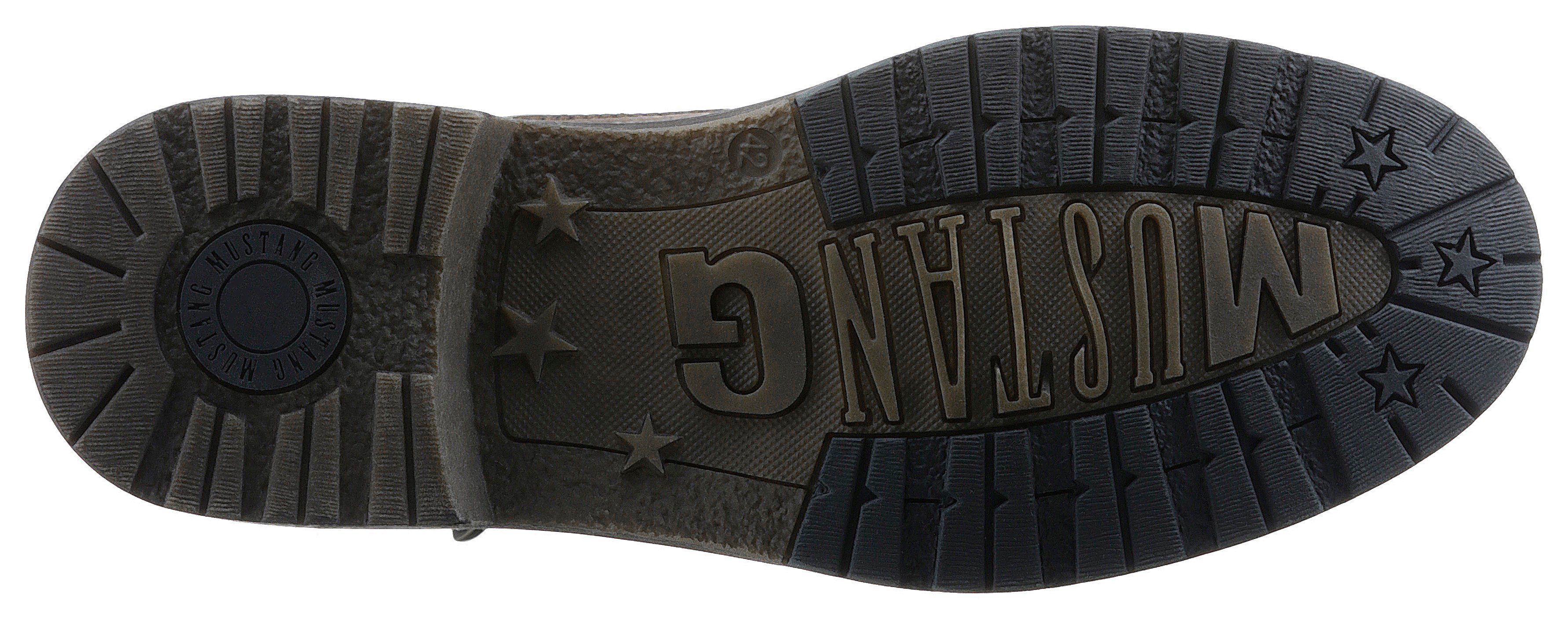 Mustang Shoes Hoge veterschoenen met zijrits voor gemakkelijker instappen