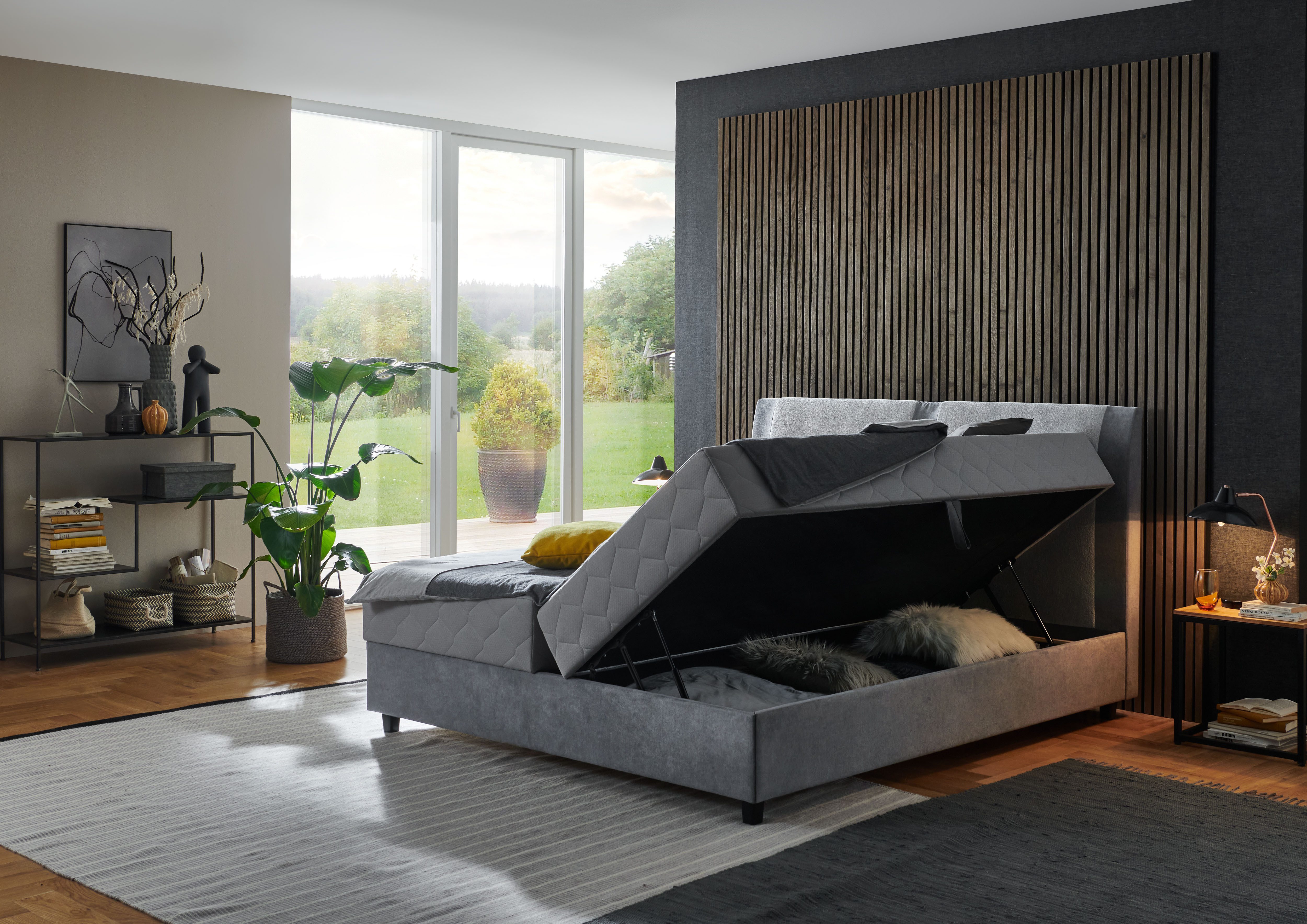 ATLANTIC home collection Boxspring Borgholm met pocketveringsmatras, bedkist en garnering in het hoofdbord