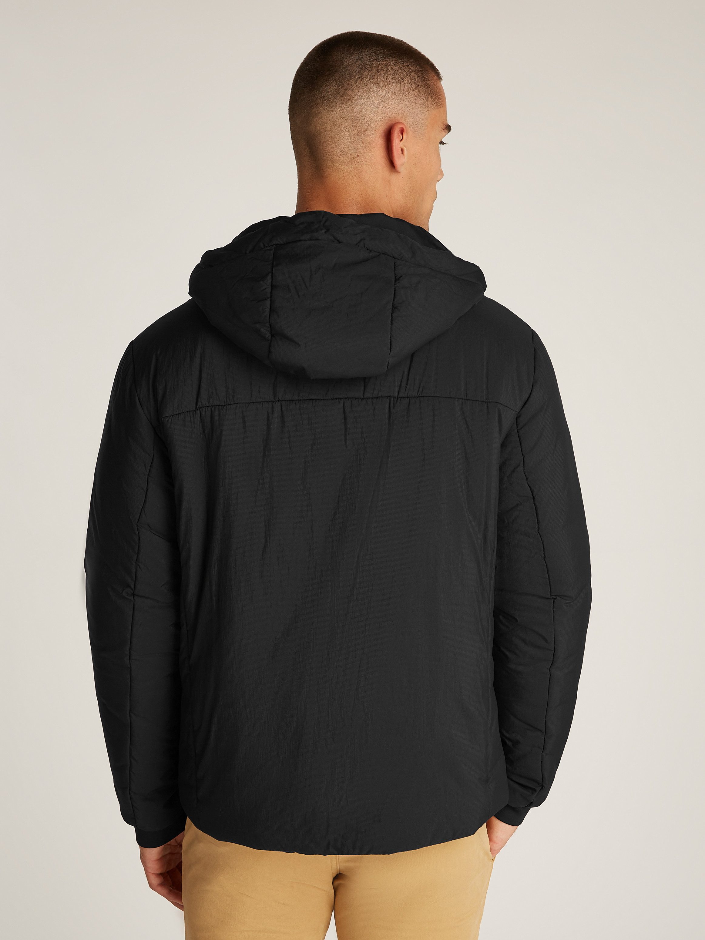 Tommy Jeans Plus Allweatherjack TJM LT POLY JACKET EXT in grote maten, logoborduring, insteekzakken