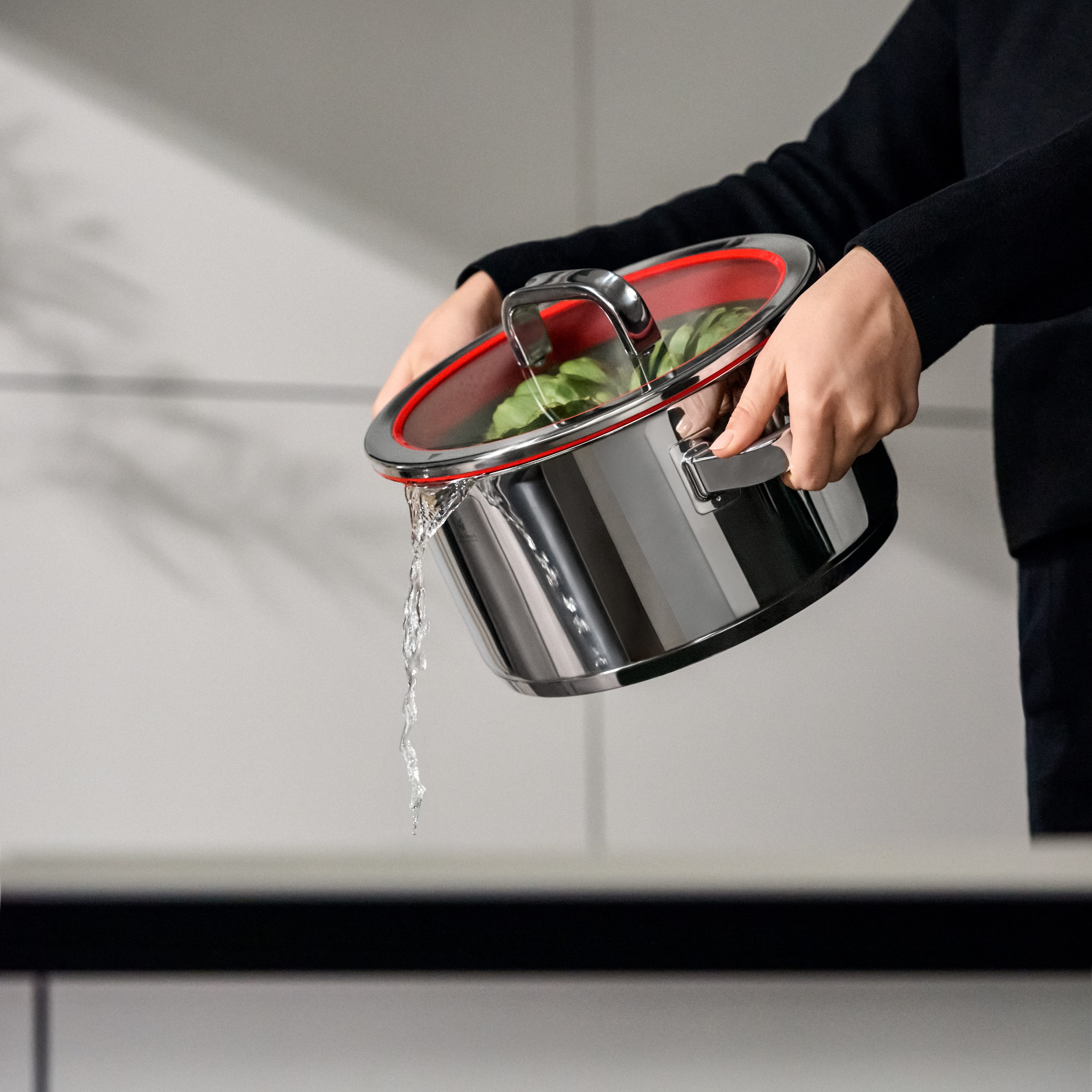 WMF Braadpan Function 4 warmte-reducerende handvatten, met 4 gietfuncties, interne schaalverdeling