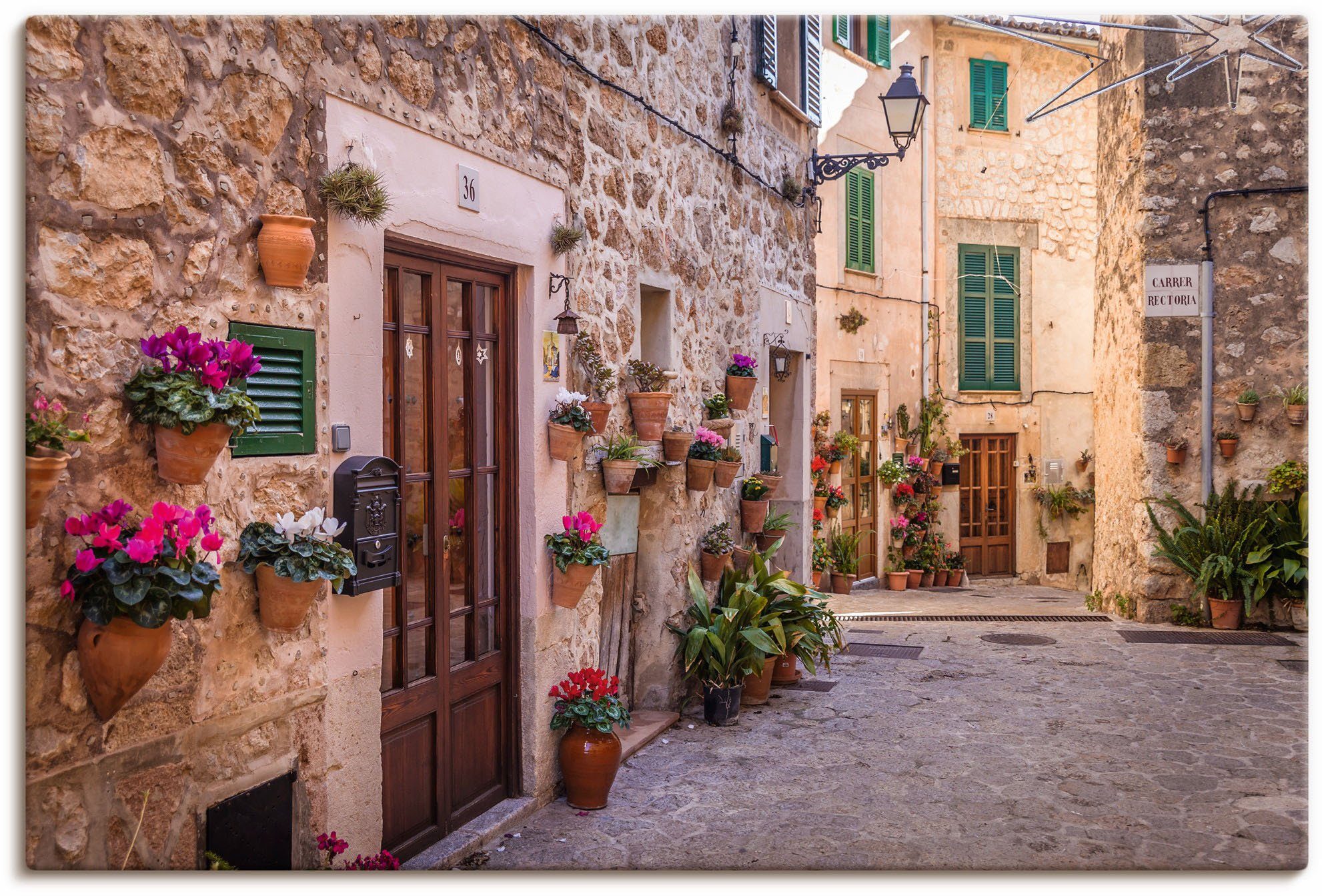 Artland Artprint op linnen Steeg in de oude stad in Valldemossa, Mallorca