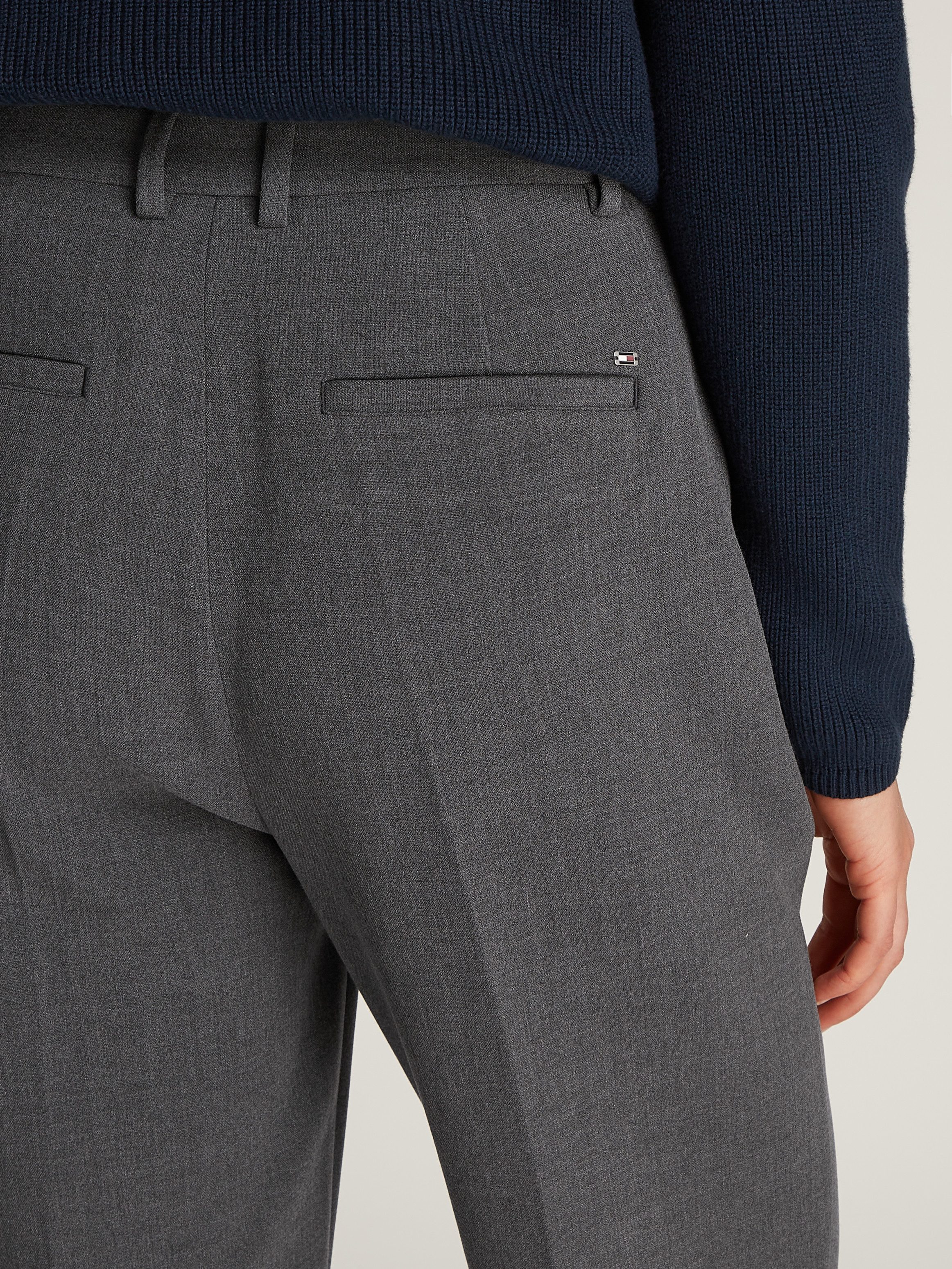 Tommy Hilfiger Geweven broek PUNTO SLIM STRAIGHT PANT met strijkvouwen metalen label