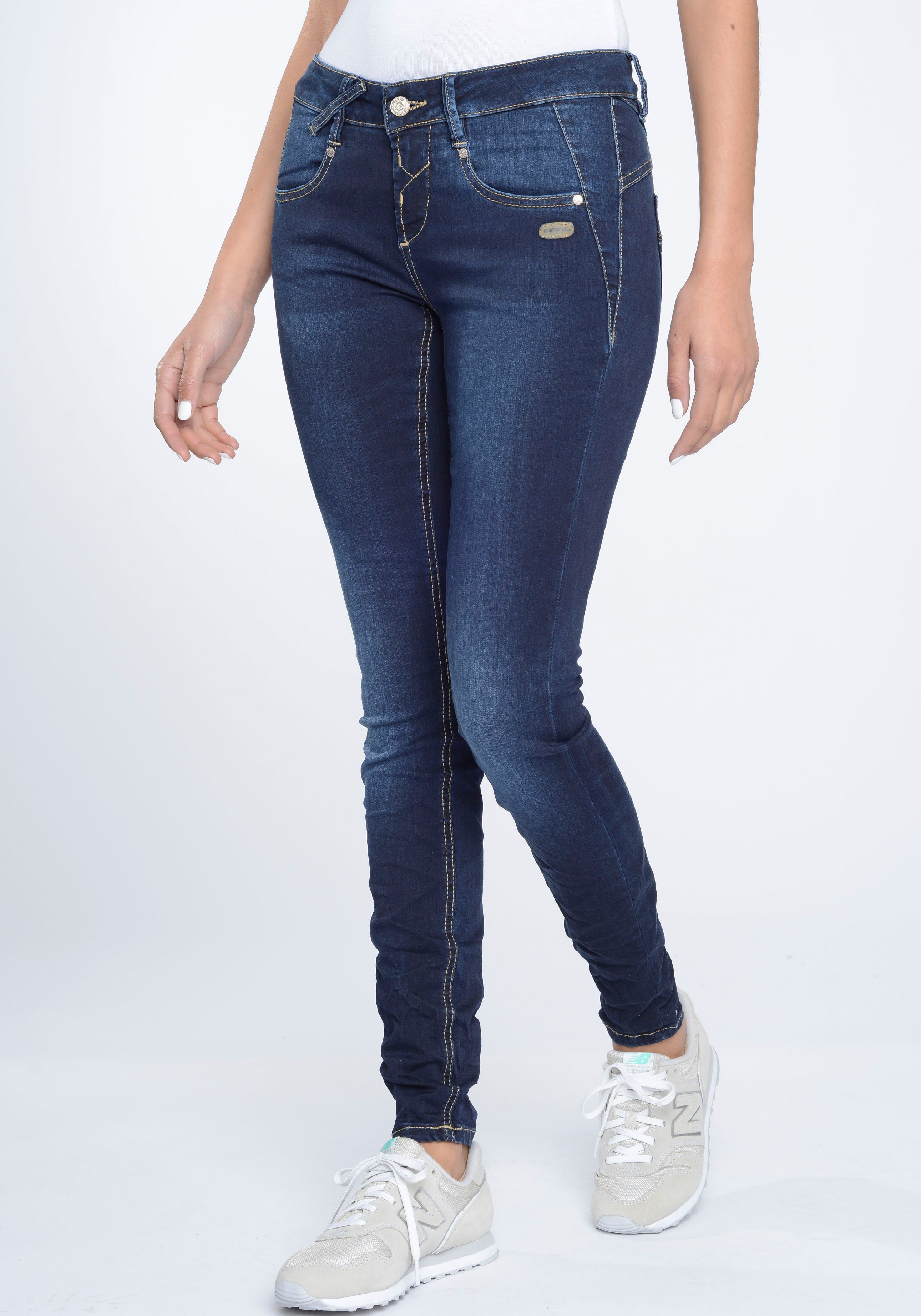 GANG Skinny fit jeans 94Nele met gekruiste riemlussen links voor