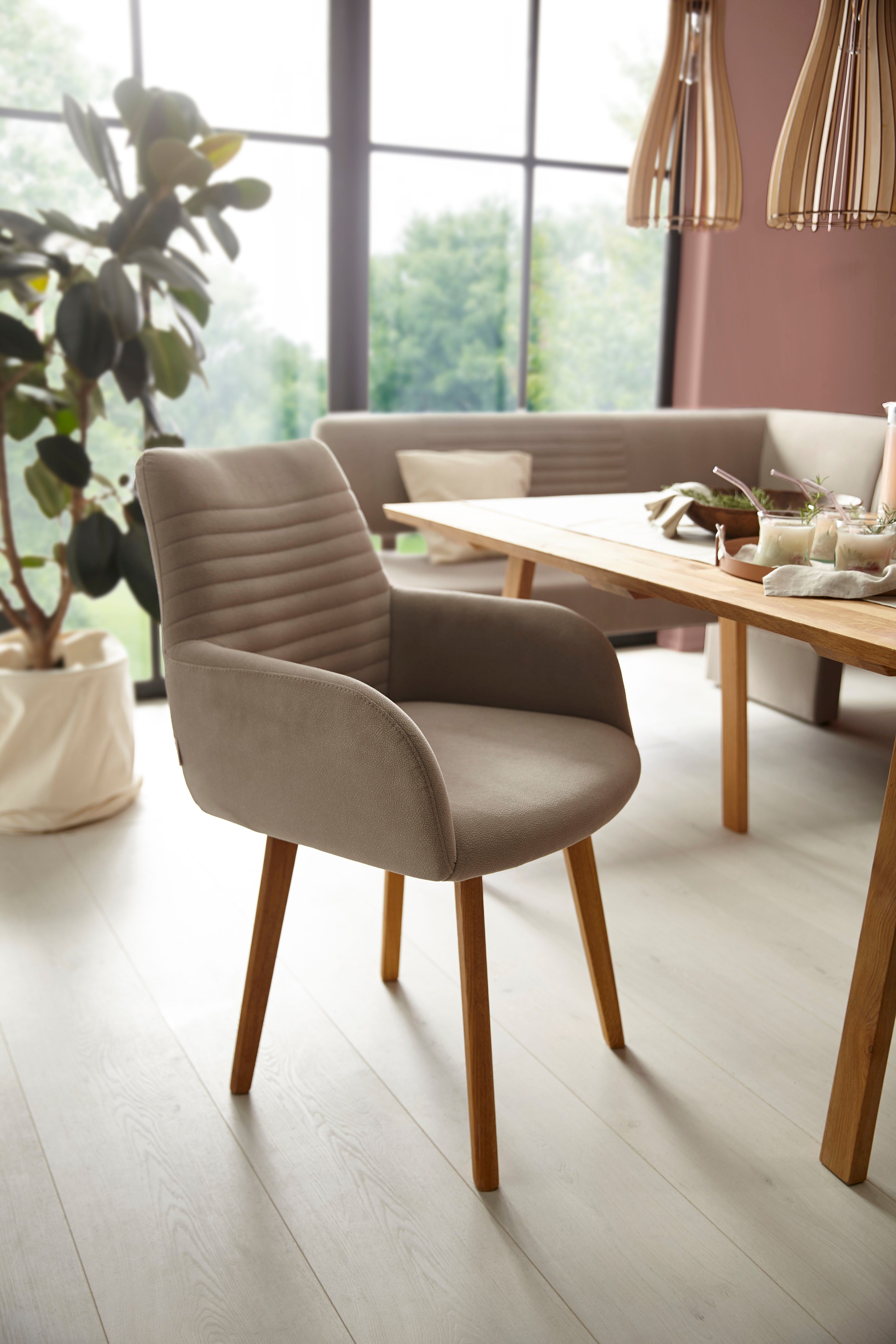 OTTO products Stoel met armleuningen Alessja Bekleding van microvezel, frame van eiken massief hout (set, 2 stuks)