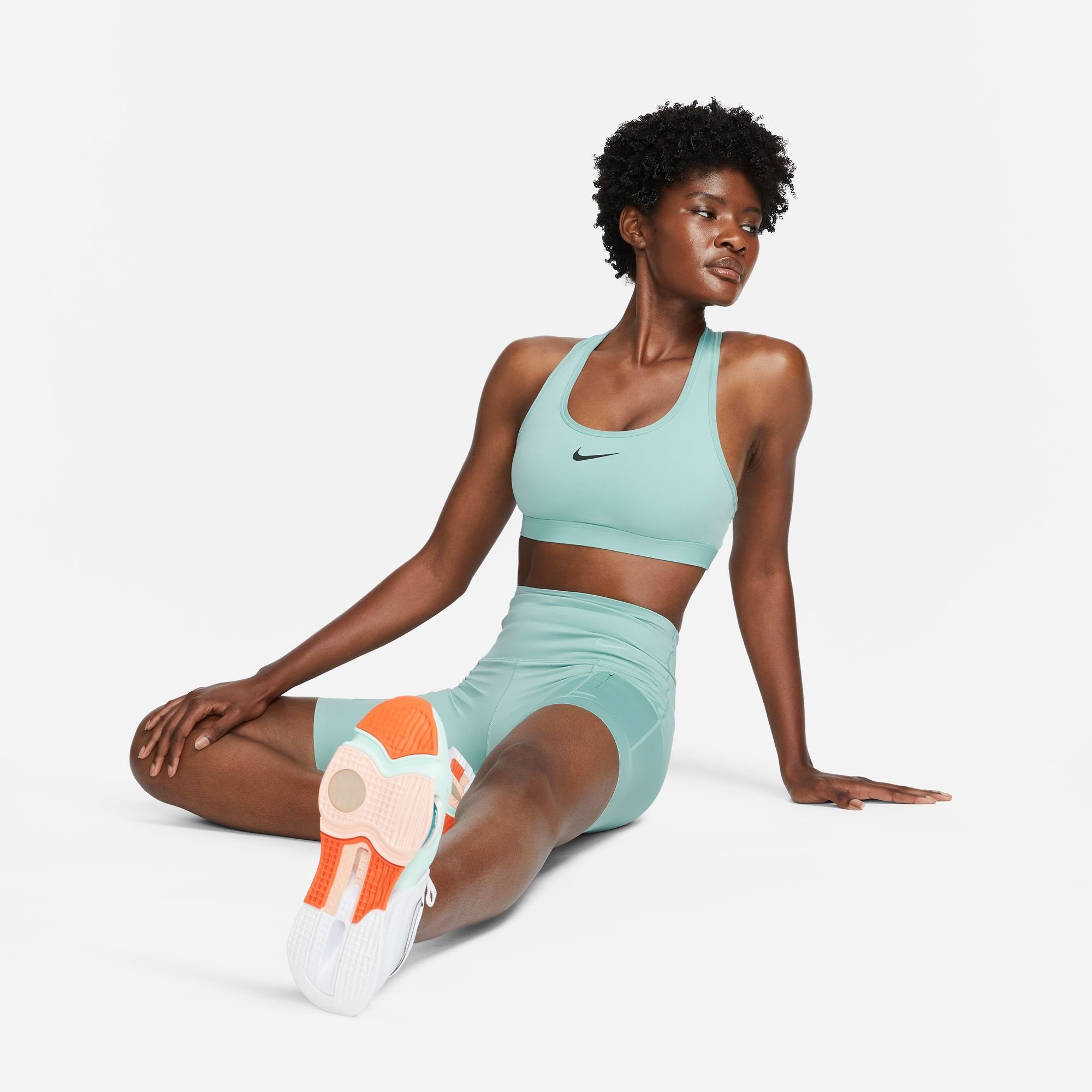 Nike Sport-bh SWOOSH MEDIUM SUPPORT WOMEN'S PADDED SPORTS BRA