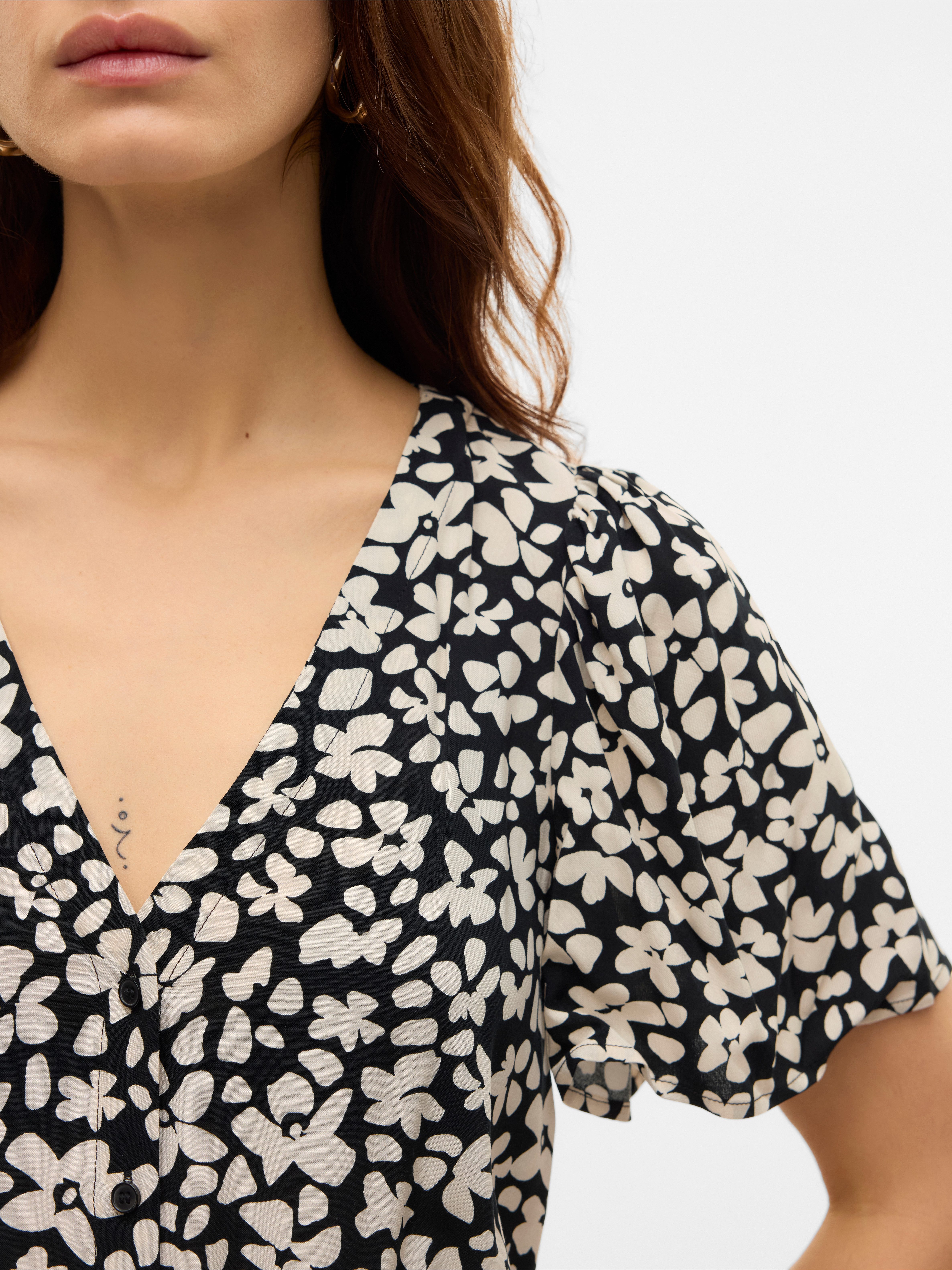 Vero Moda Blouse met korte mouwen VMALBA SS V-NECK SHIRT WVN GA