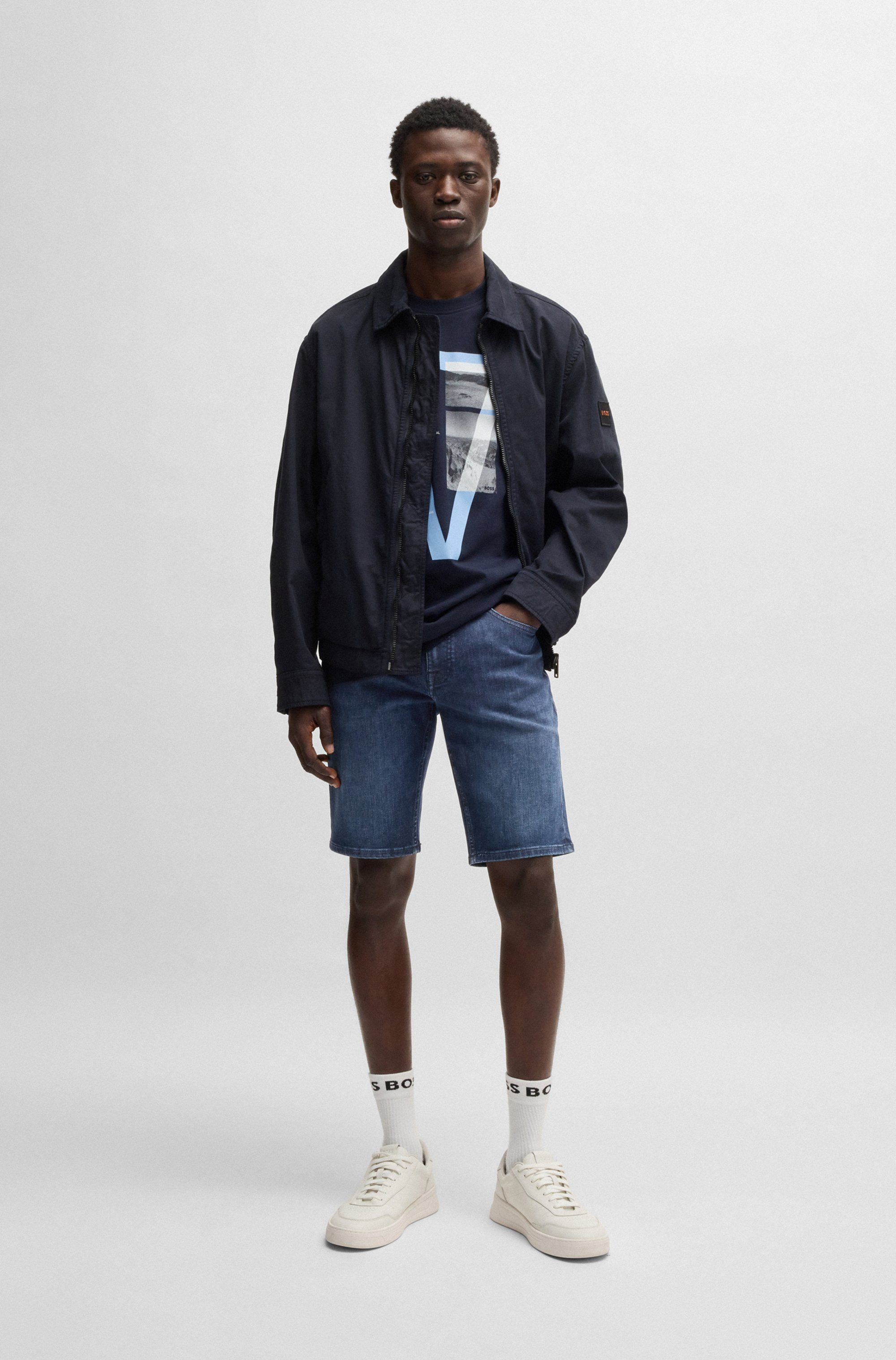 Boss Orange Short Delaware met leren badge en muntzak