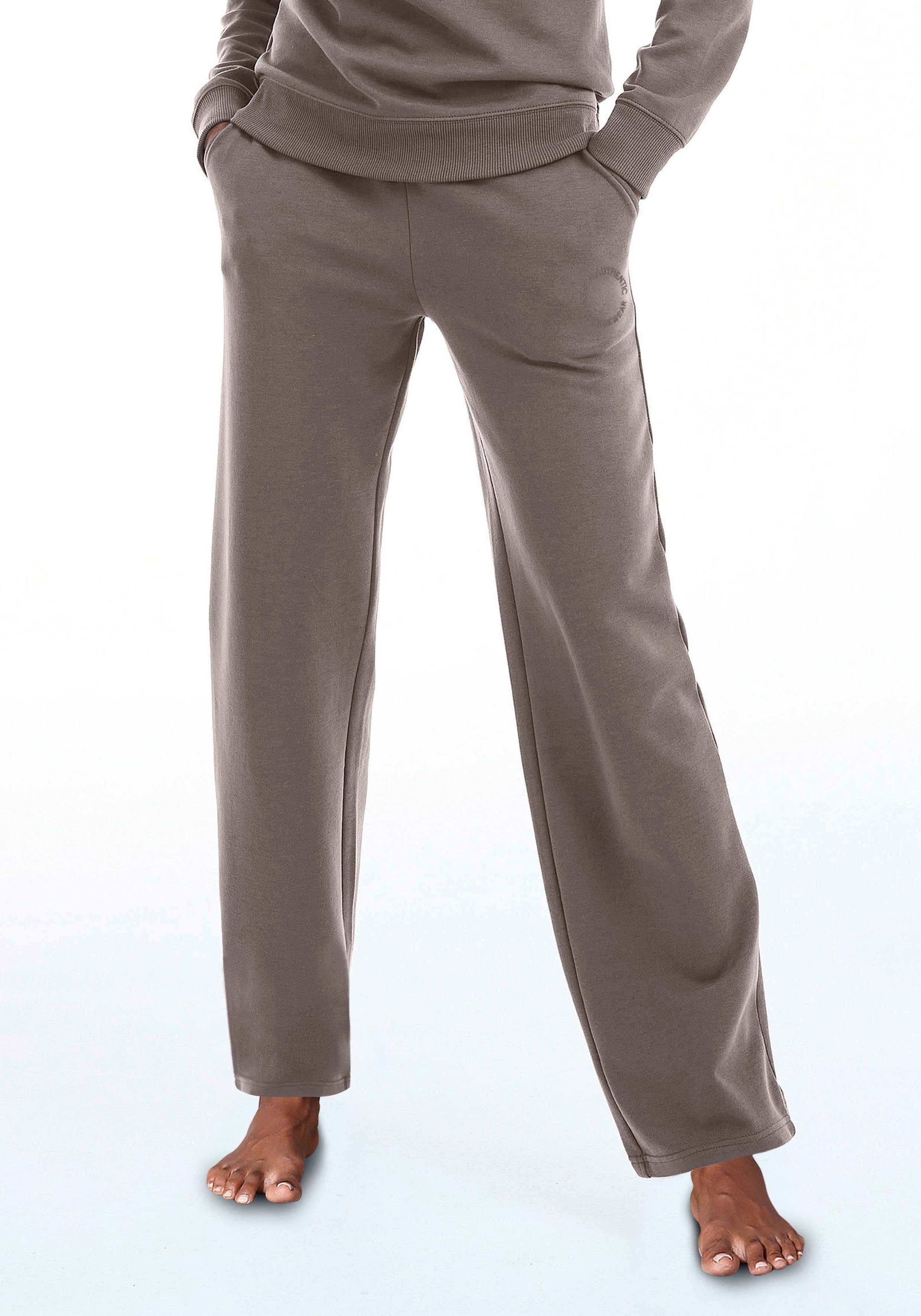 Bench. Loungewear Loungebroek -Relaxbroek met logo borduurwerk Relaxbroek met logostiksel en ingreepzakken, loungewear