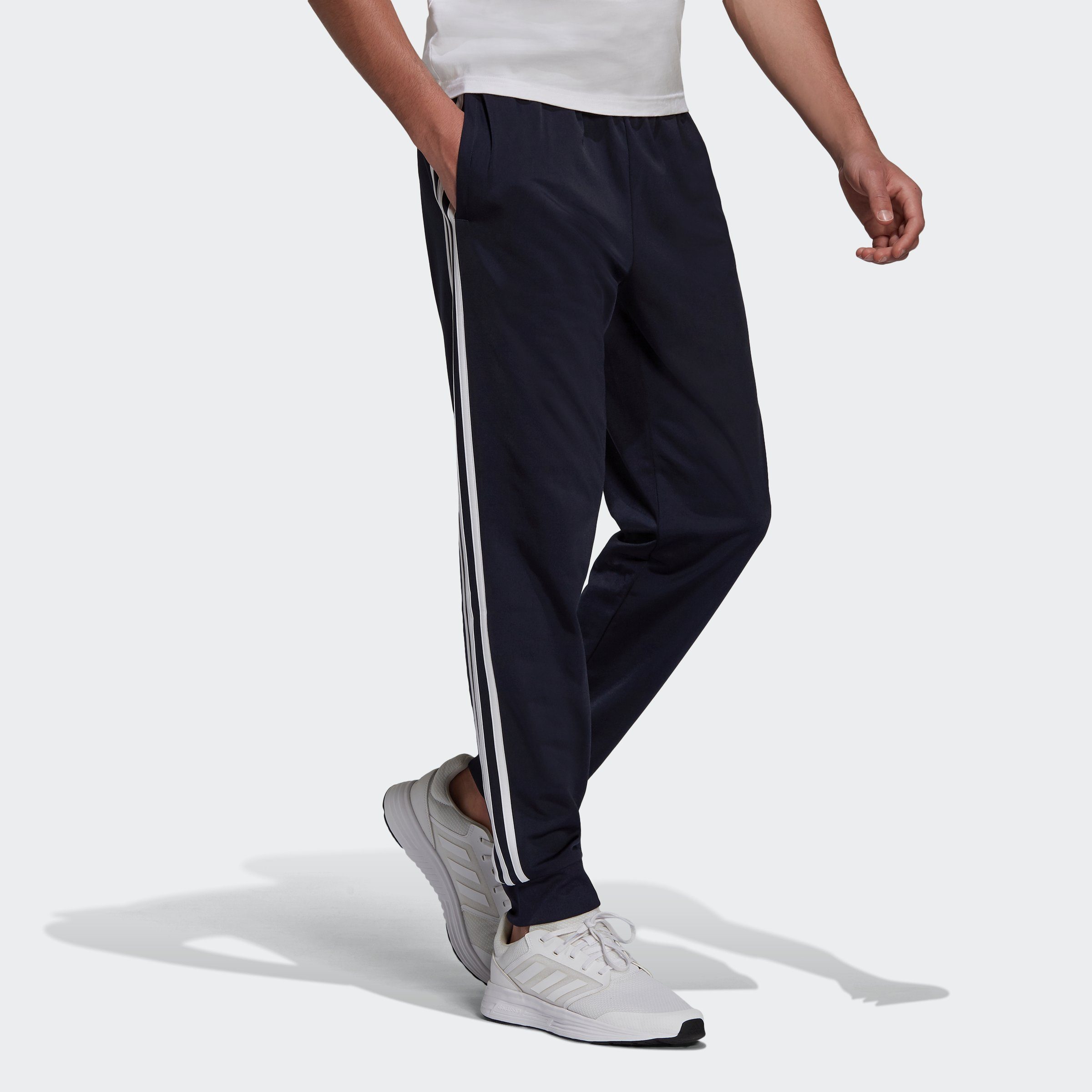 adidas Sportswear Sportbroek PRIMEGREEN essentials WARMUP tapered 3-strepen (1-delig)