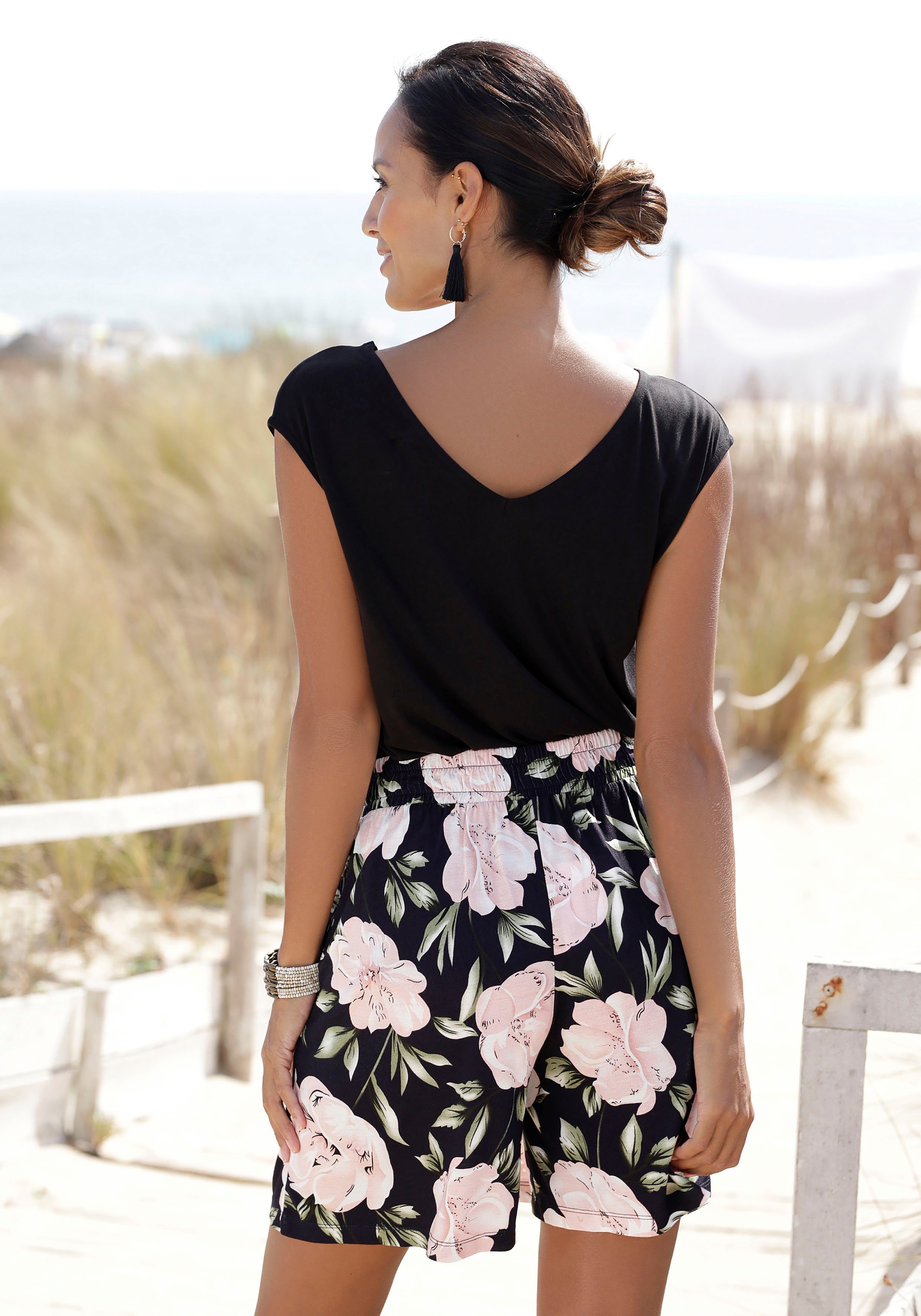 s.Oliver RED LABEL Beachwear T-shirt met sierbandjes bij de hals, shirt met korte mouwen, zomers