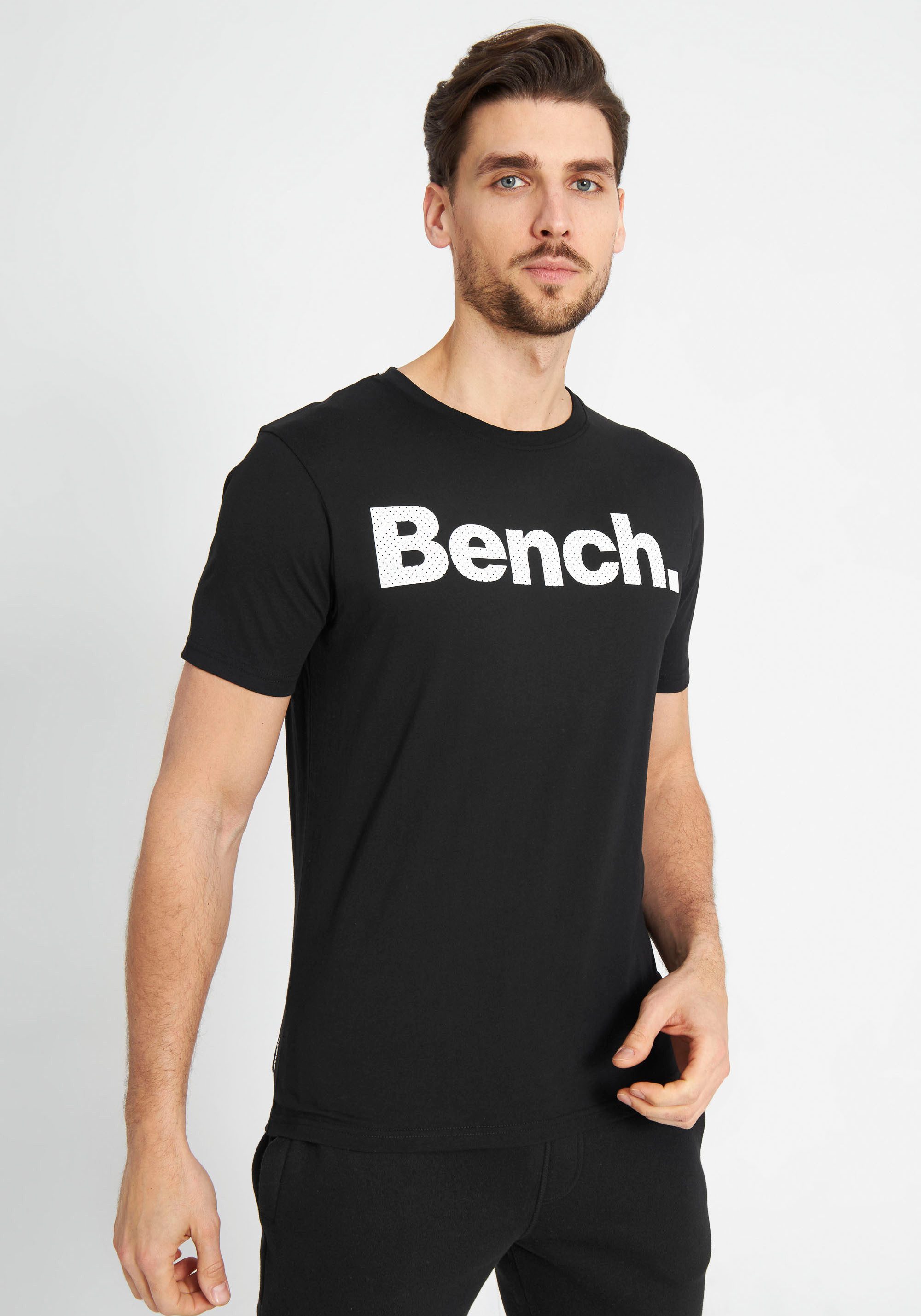 Bench. T-shirt Leandro