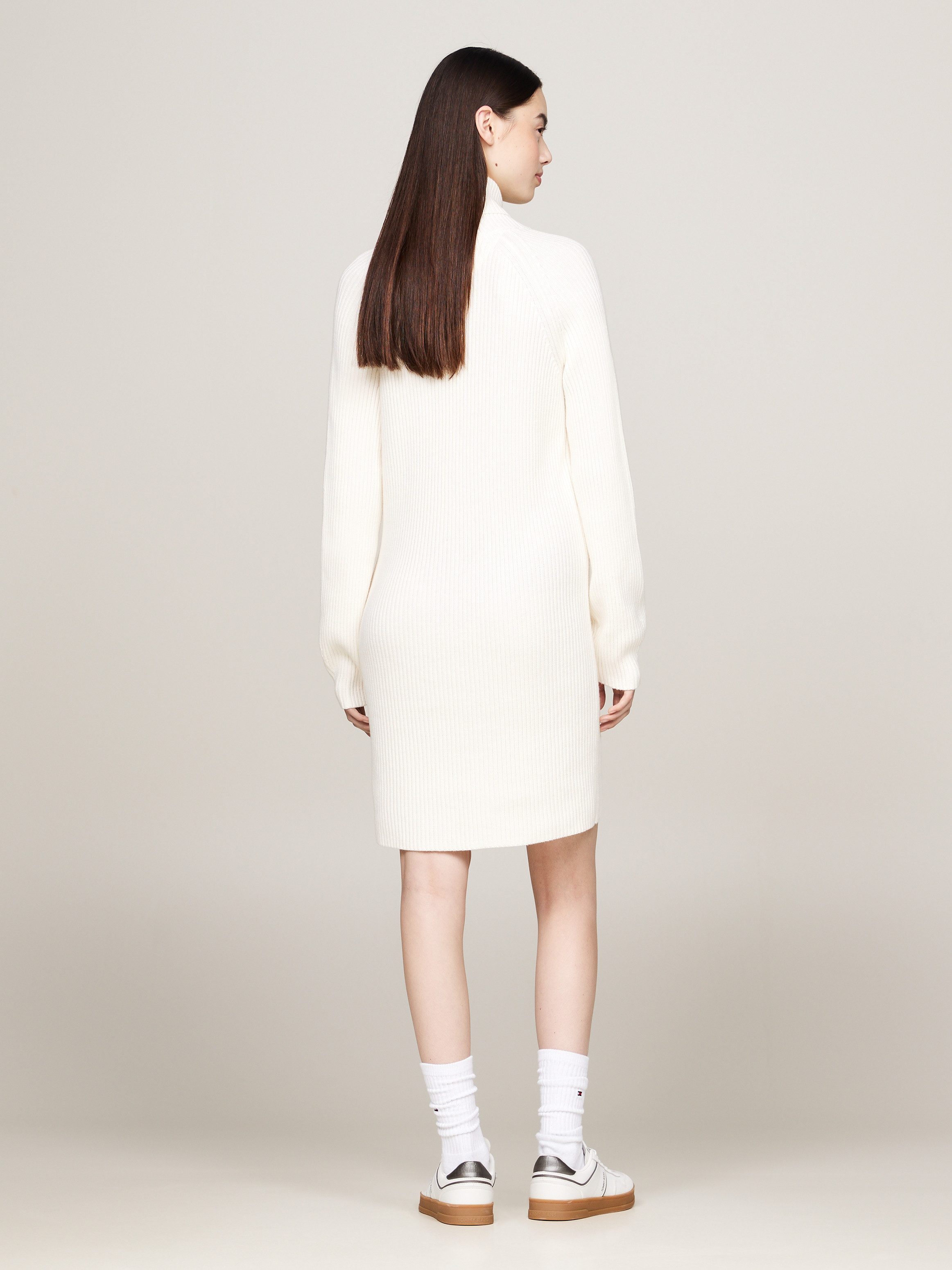 TOMMY JEANS Gebreide jurk TJW MOCKNECK BADGE SWEATER DRESS