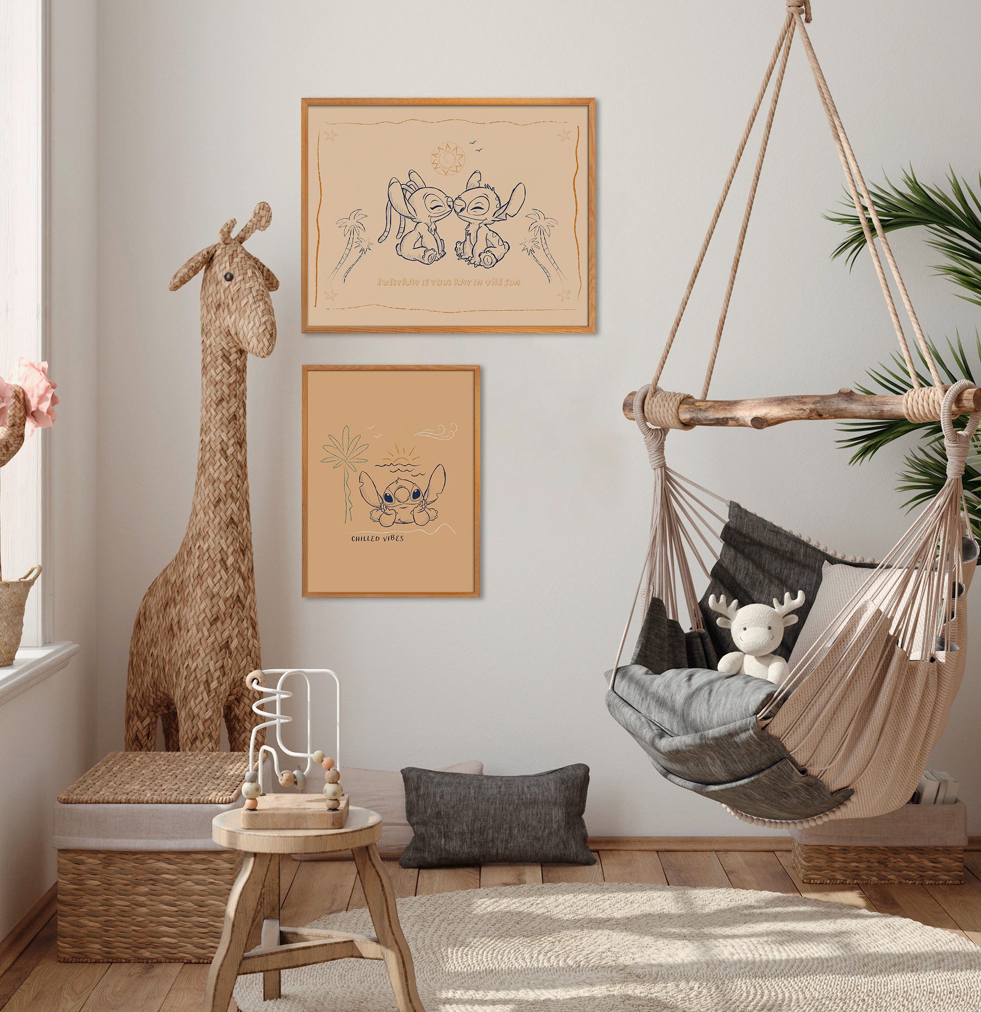 Komar Artprint Disney Lilo and Stitch Chilled Vibes 40 x 60 cm (breedte x hoogte) - kinderkamer, decoratie (1 stuk)