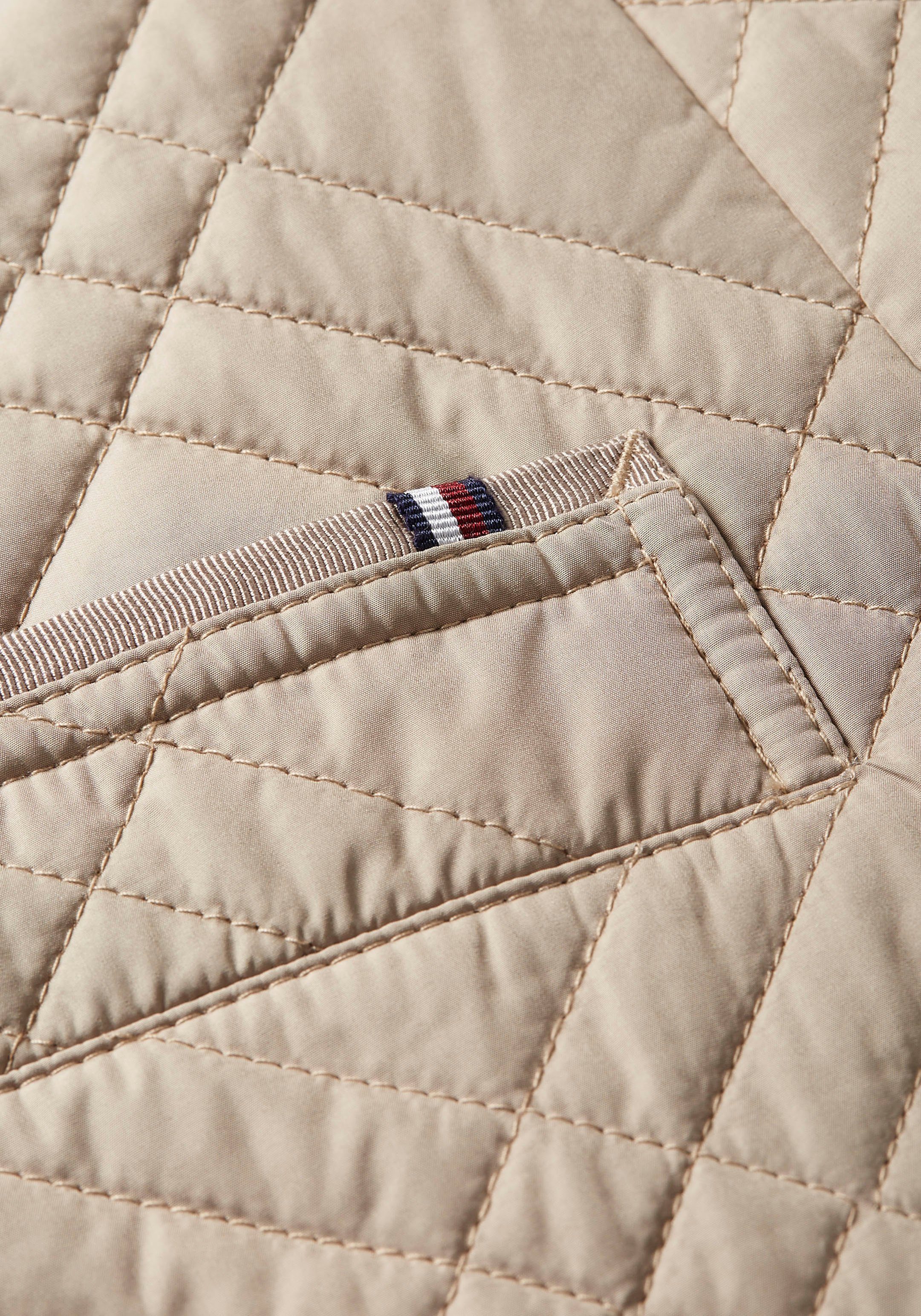 Tommy Hilfiger Gewatteerde jas QUILTED SHORT TRENCH met bindriem en tommy hilfiger merklabel