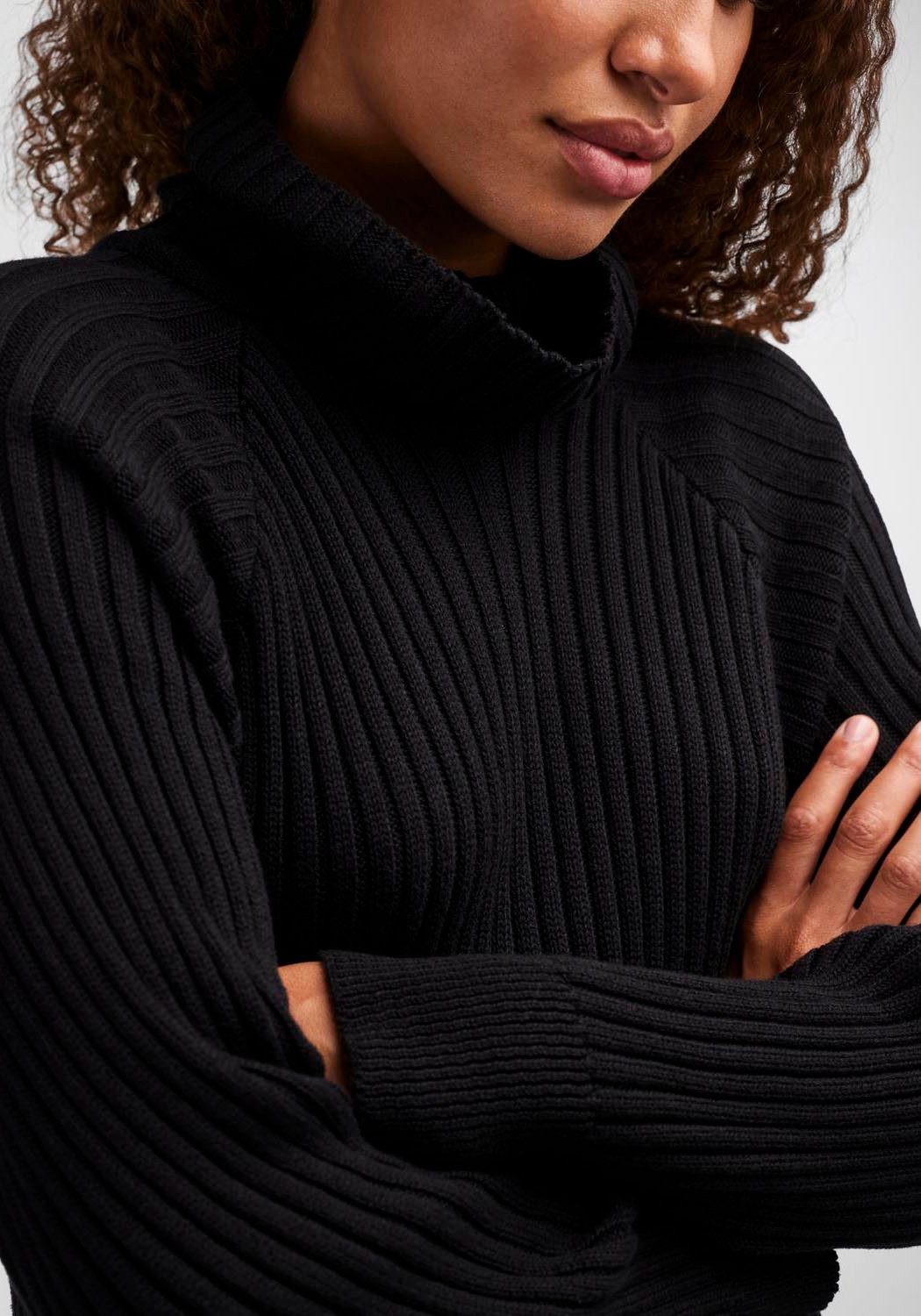Y.A.S Gebreide jurk YASMAVI KNIT MIDI ROLLNECK DRESS