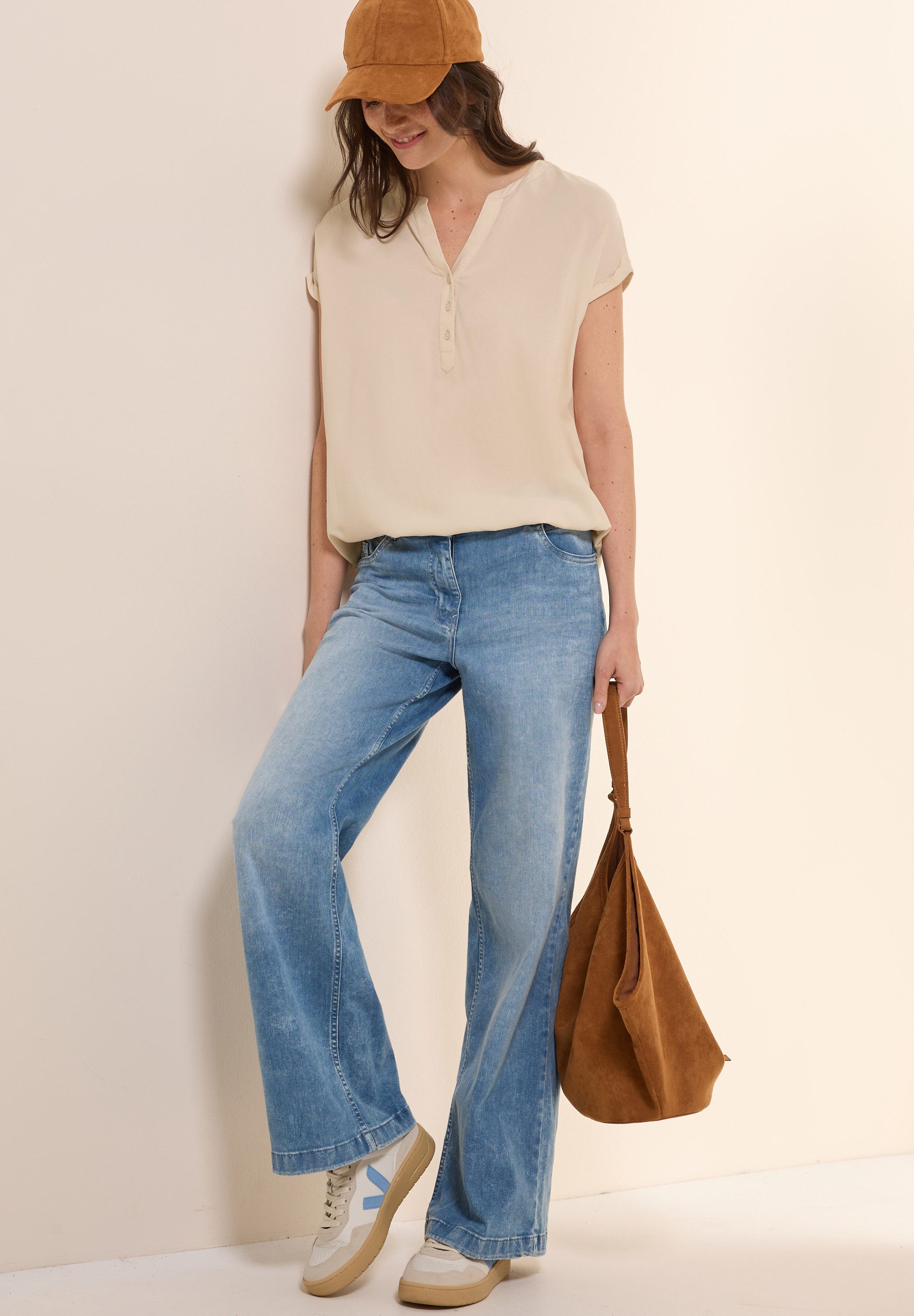 Cecil Blouse met korte mouwen met gesplitste halslijn en knoopsluiting