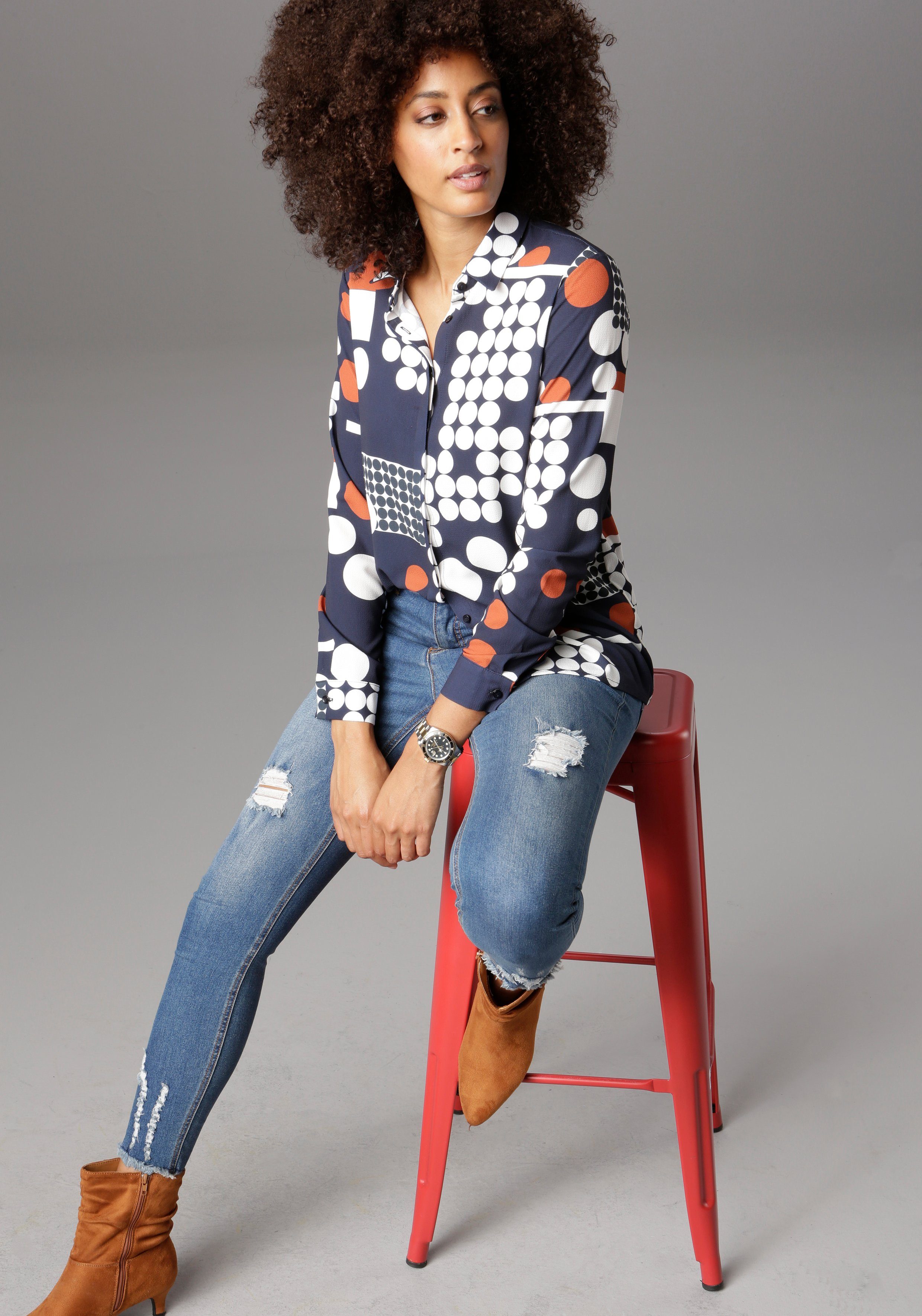 Aniston SELECTED Overhemdblouse met moderne stippeltjesprint