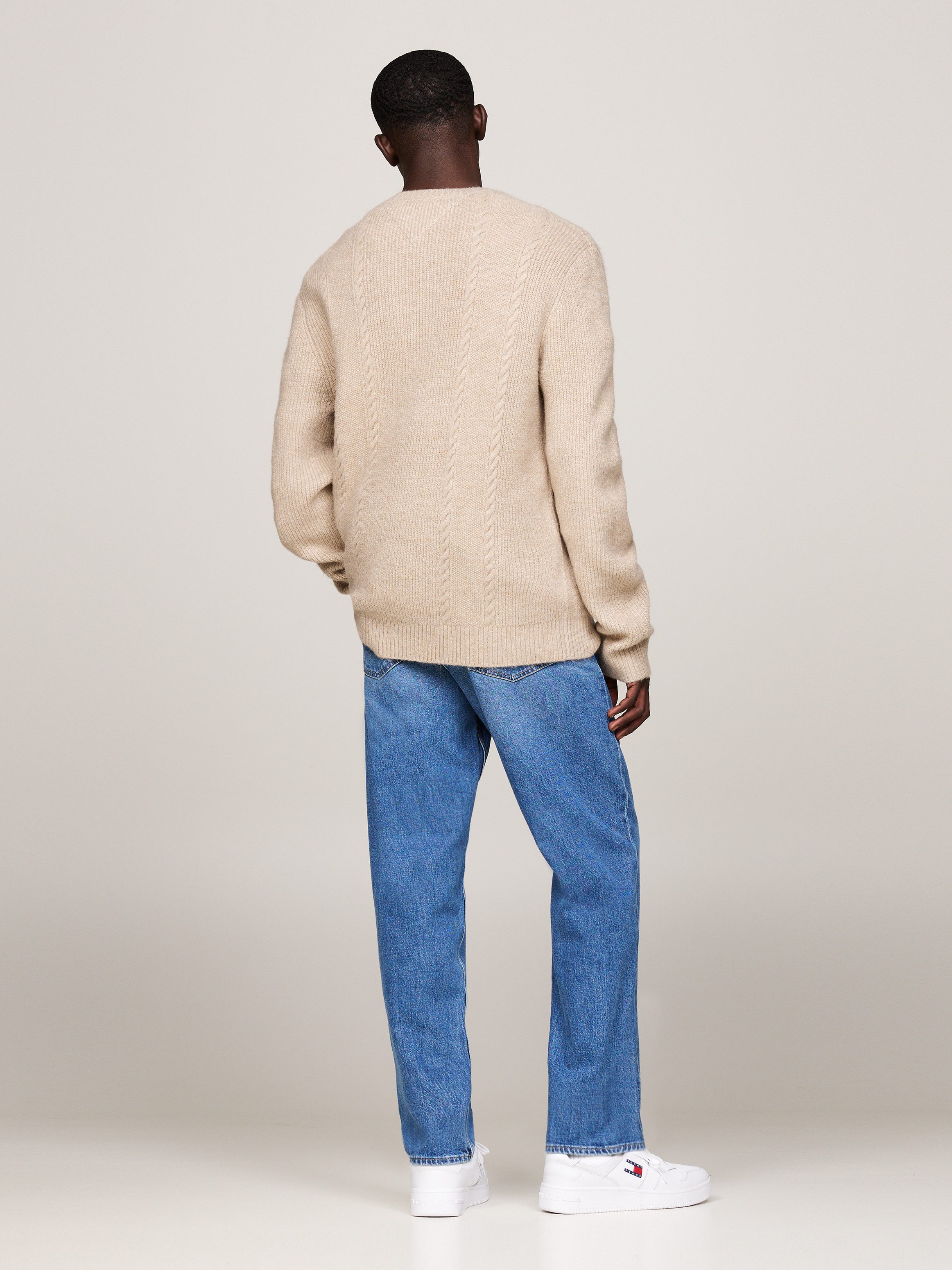 TOMMY JEANS Sweatshirt TJM SLIM CABLE KNIT CNECK met geborduurd merklogo, breipatroon