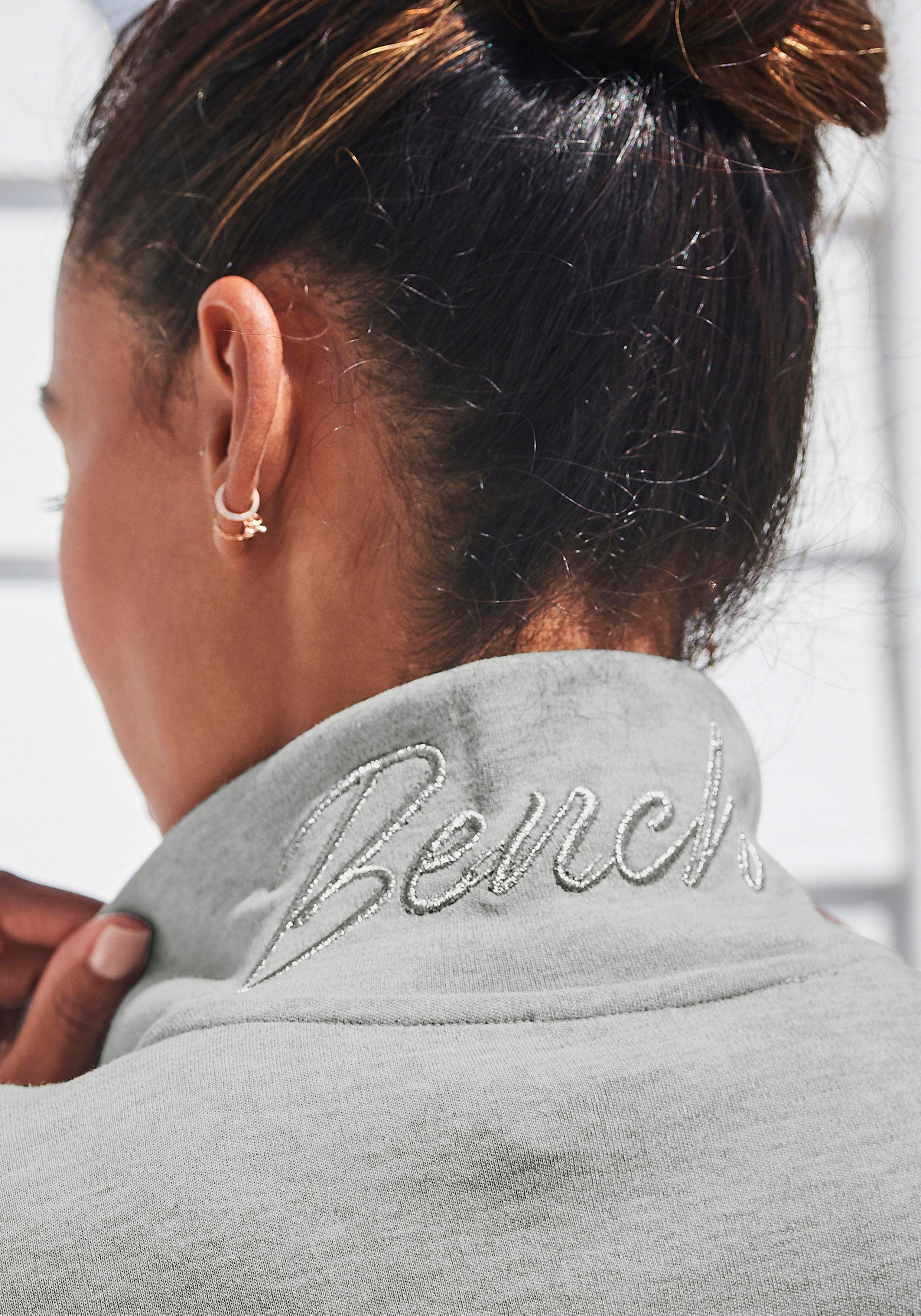 Bench. Loungewear Sweatvest met glanzende logo-borduurwerk op de staande kraag, loungepak