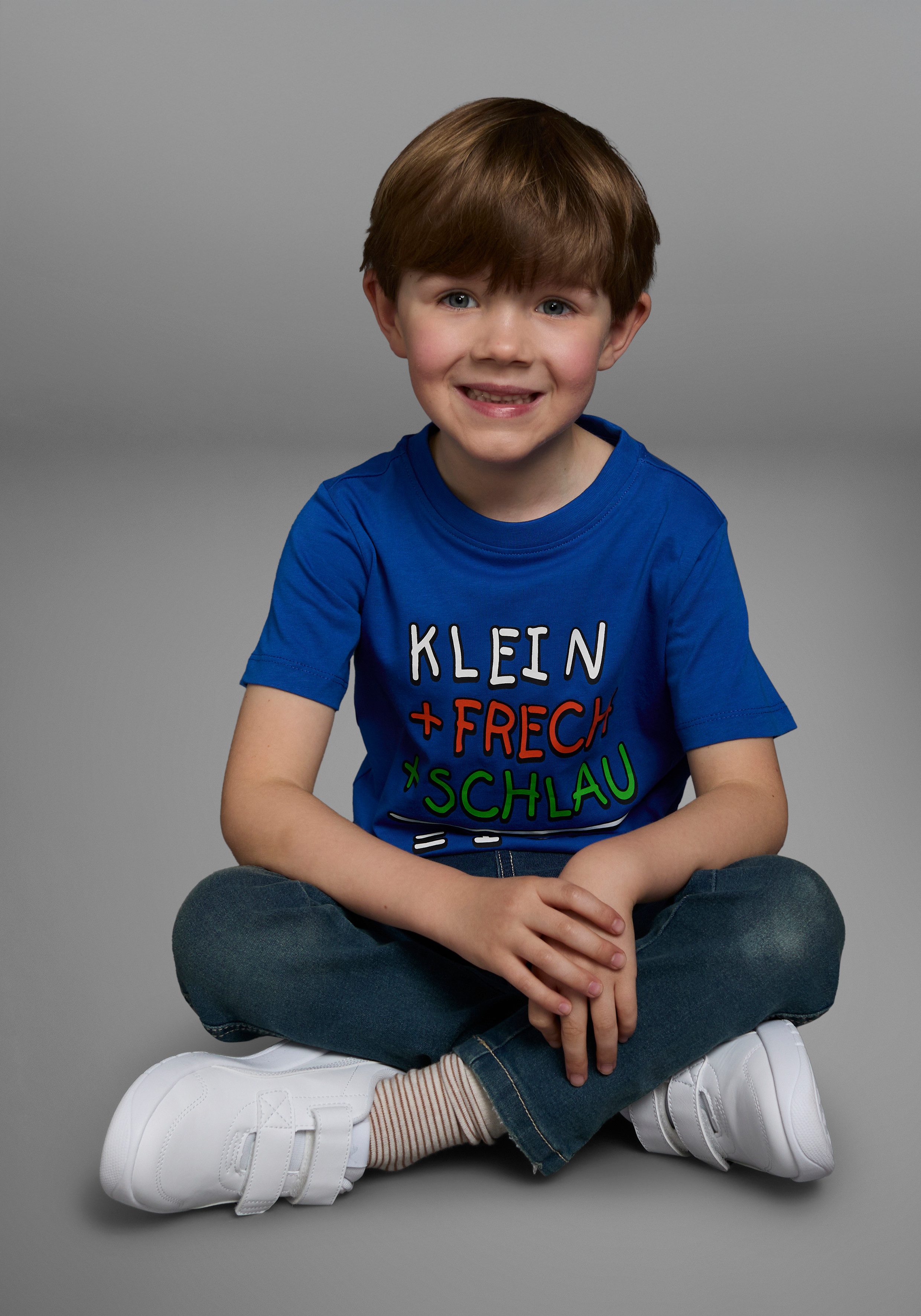 KIDSWORLD T-shirt Met spreuk: KLEIN+FRECH+SCHLAU... Korte mouwen, basic pasvorm, bedrukt, ronde hals