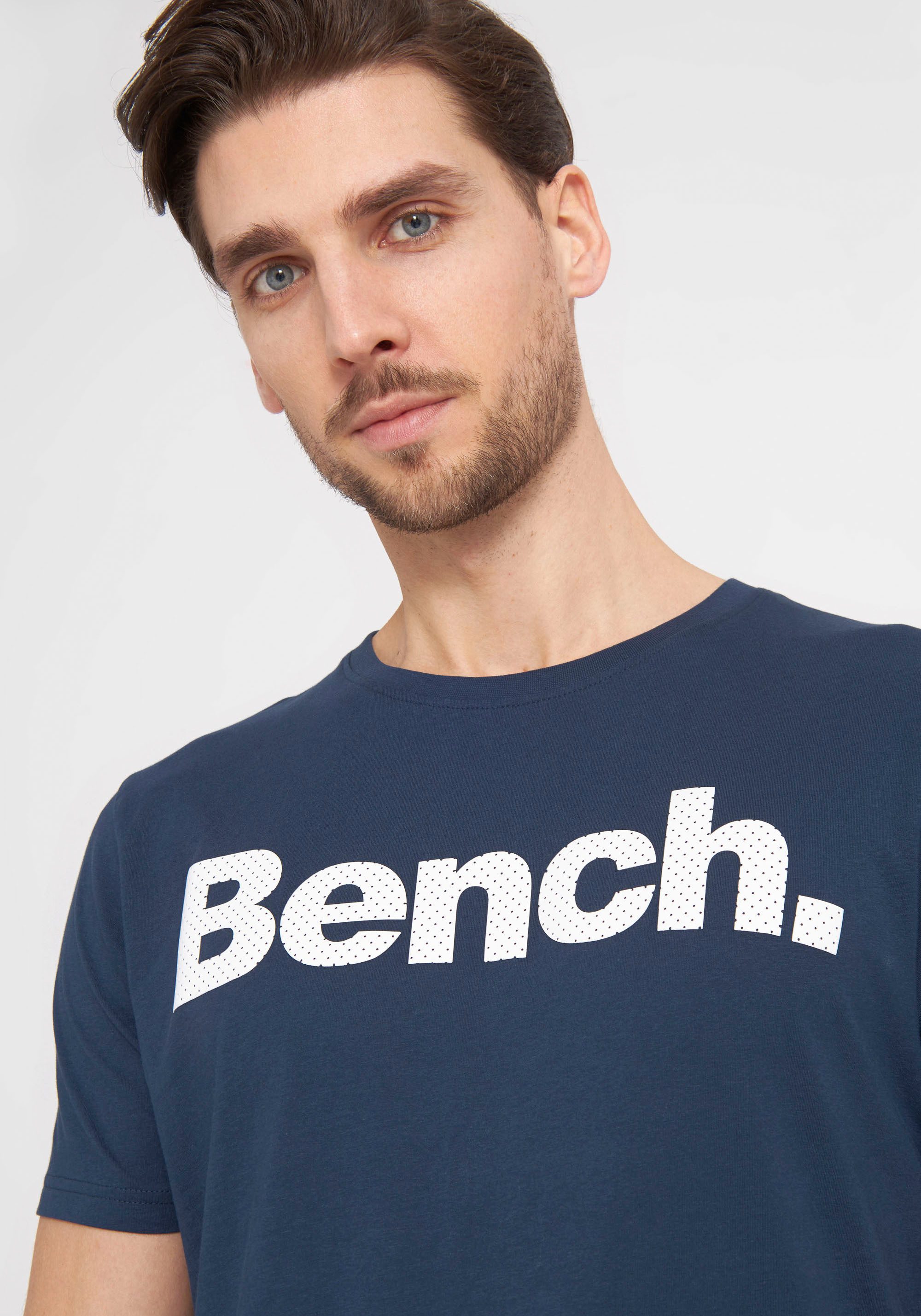 Bench. T-shirt Leandro