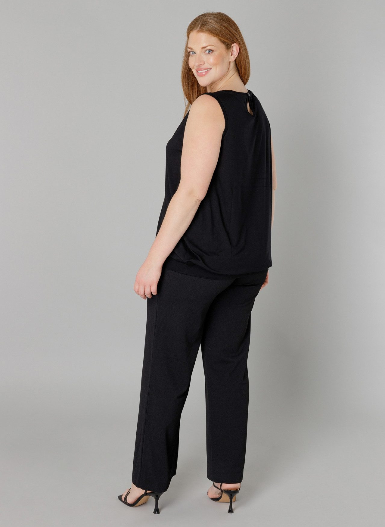 Base Level Curvy Lange top Yasmina Modellerende boord bij de zoom