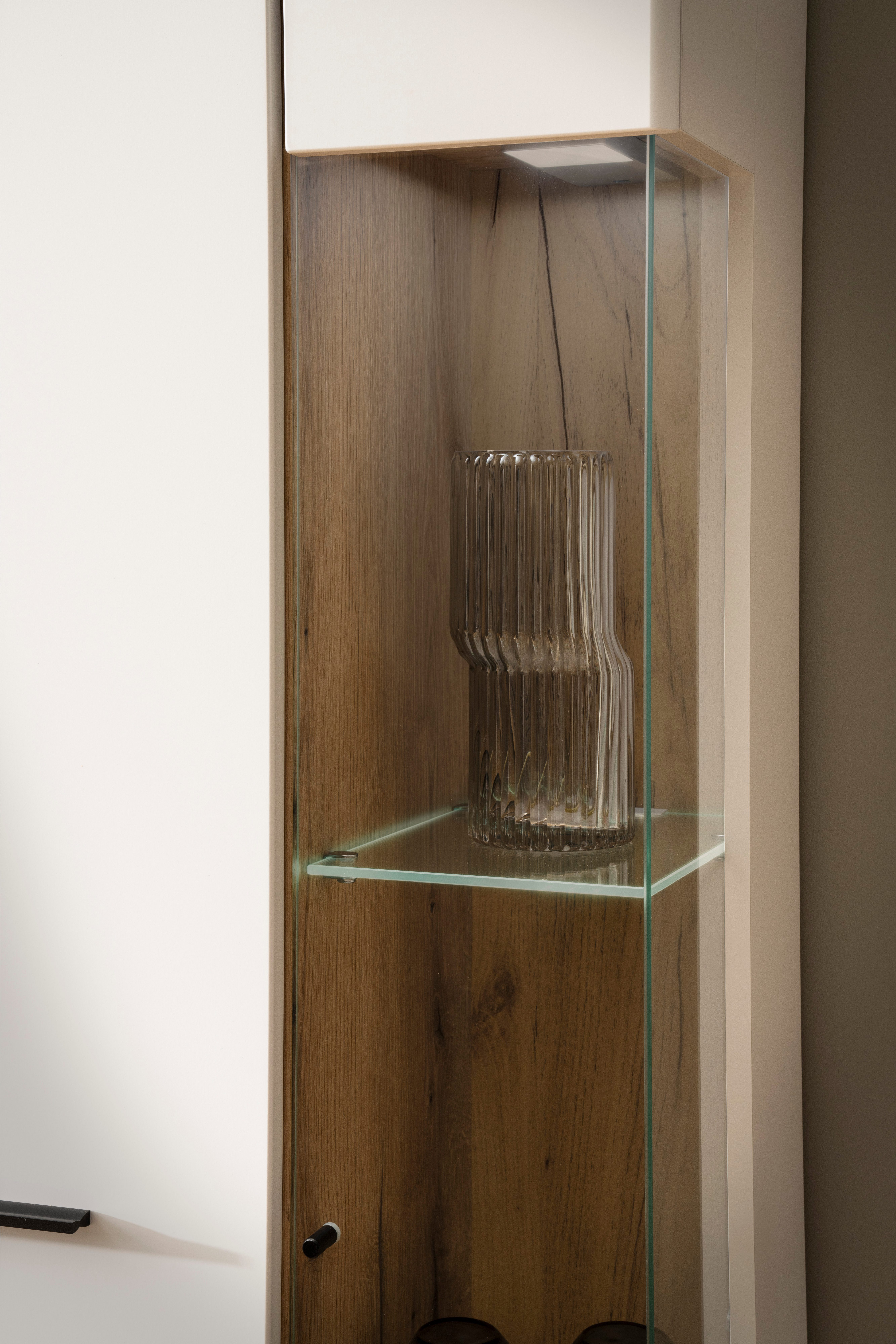 INOSIGN Vitrinekast Salerno Hoge kast, Glazen vitrine, Wit met Eik Evoke Decor, modern. Metalen handgrepen, voldoende opbergruimte, veelzijdig inzetbaar, 72 cm breed