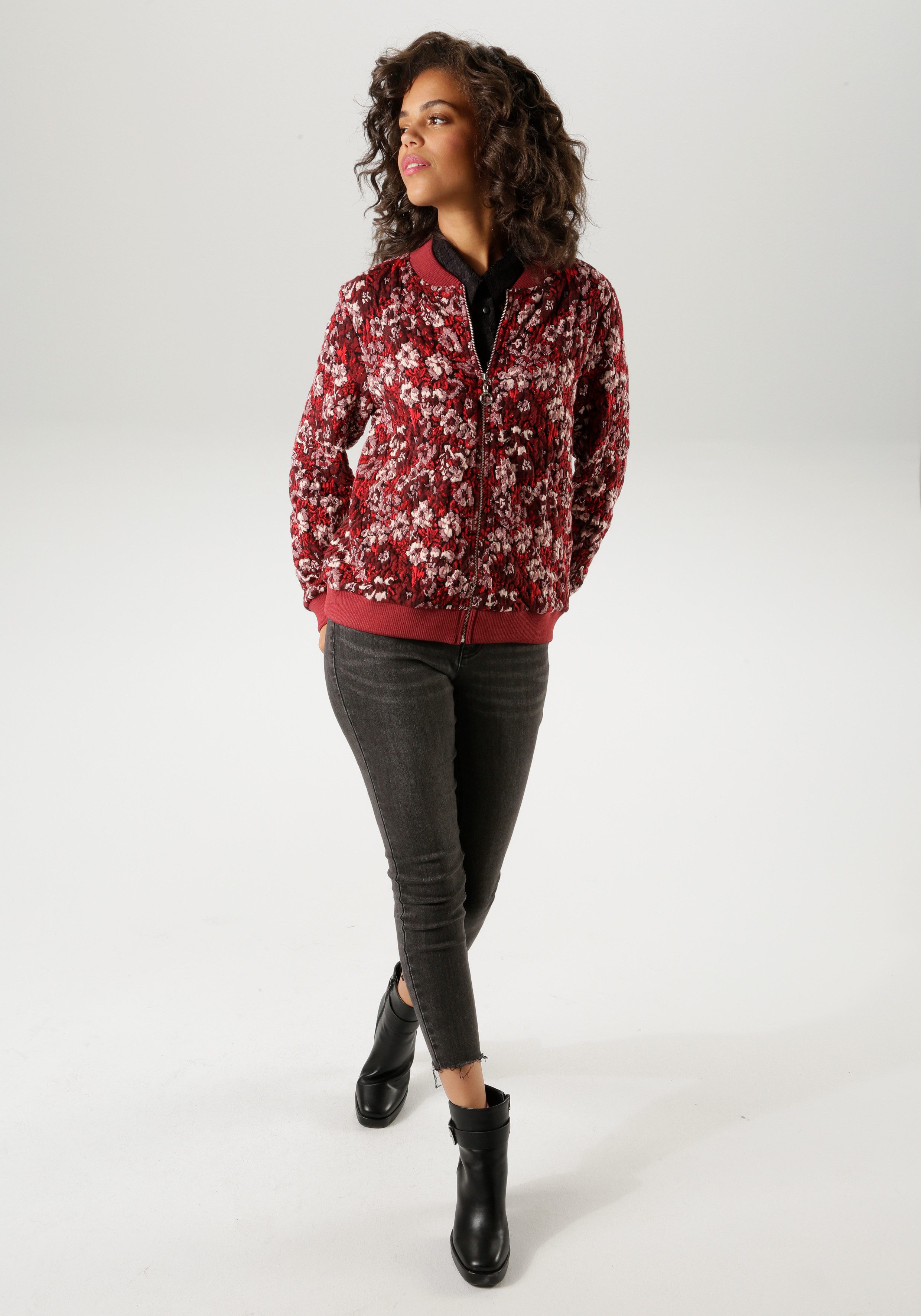 Aniston CASUAL Blouson met kunstzinnig bloemenmotief elk stuk een uniek stuk