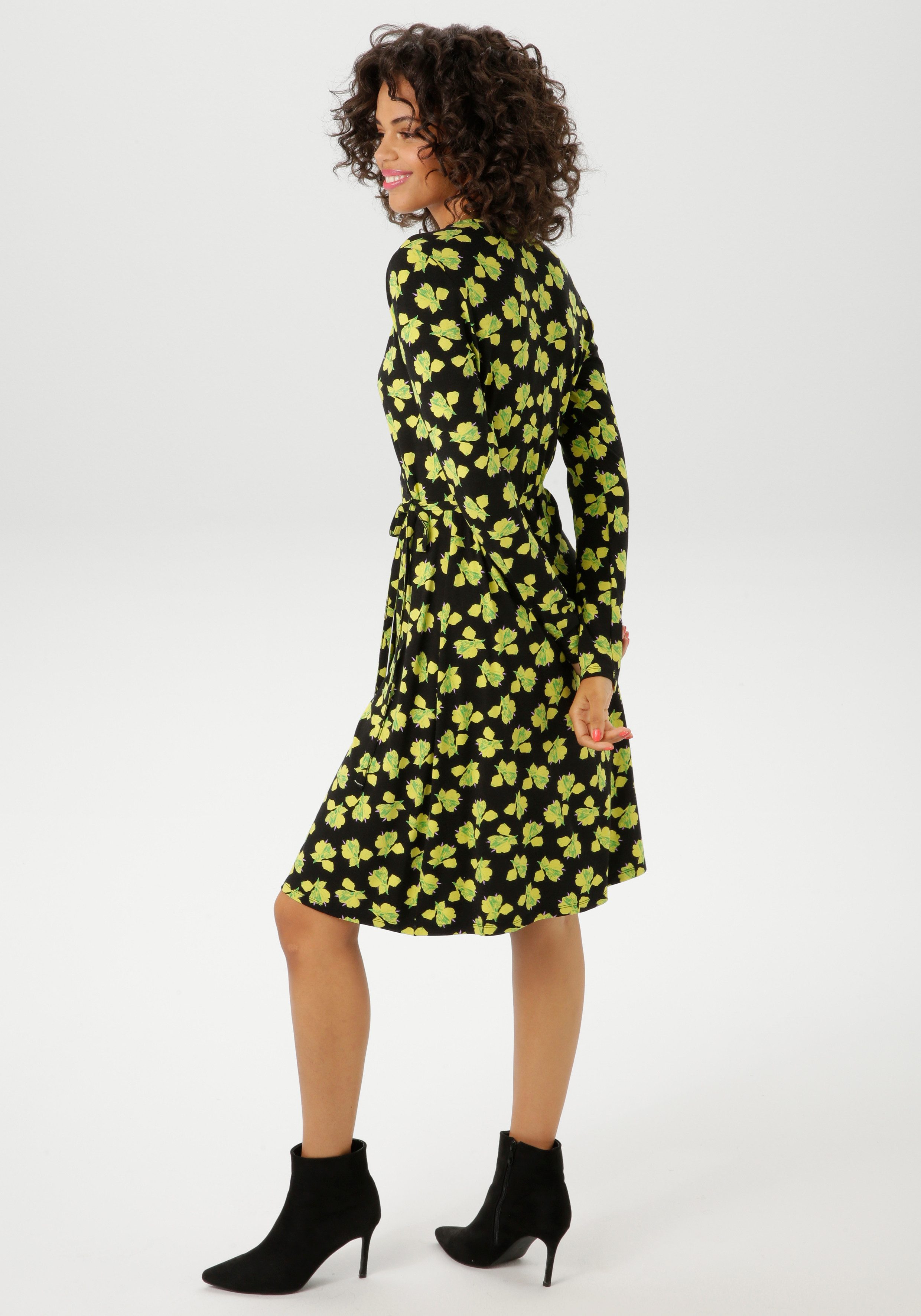 Aniston CASUAL Wikkeljurk met kunstzinnige bloemen bedrukt - nieuwe collectie