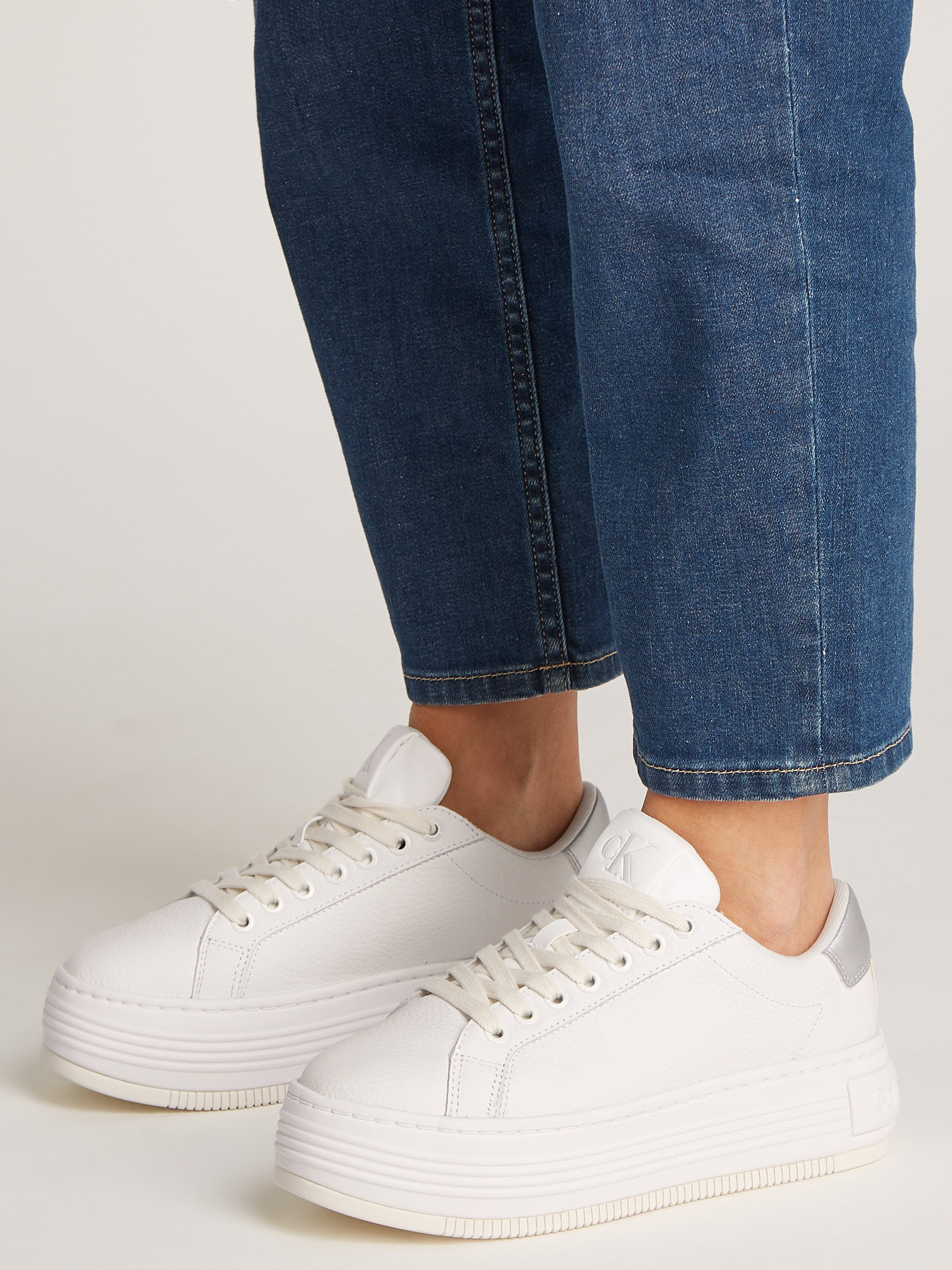 Calvin Klein Plateausneakers BOLD FLATF LOW MIX OHB veterschoenen, lage schoen, vrijetijdsschoen met hielcontrast