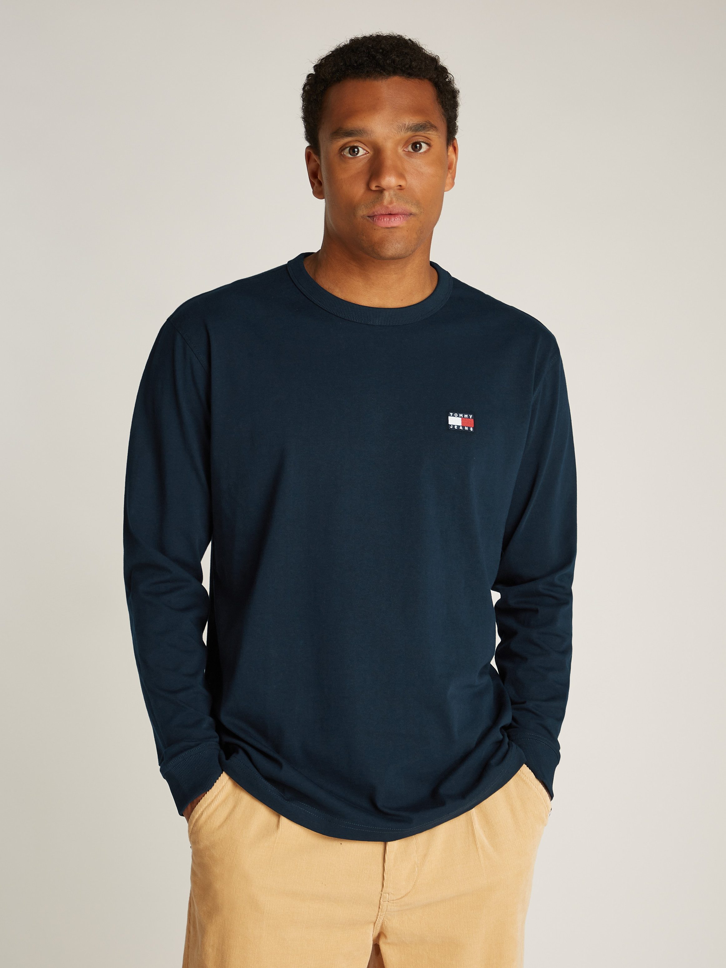 TOMMY JEANS Shirt met lange mouwen TJM REG BADGE LS TEE met borduursel