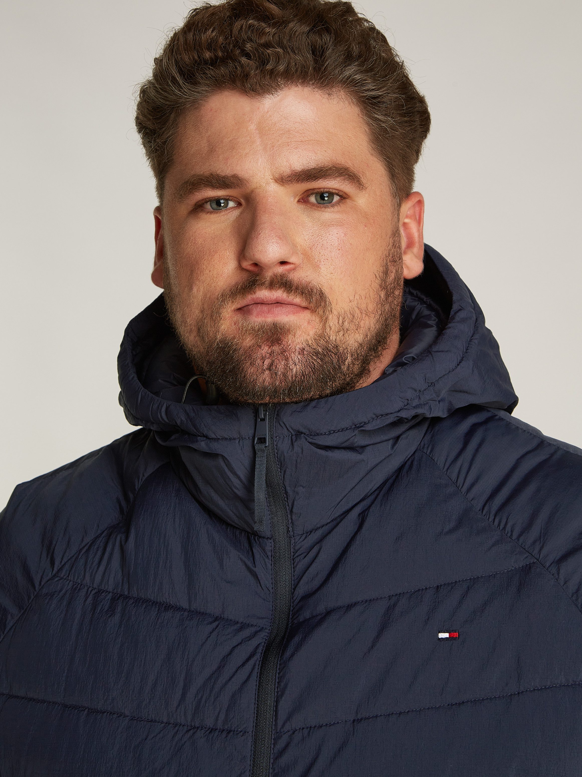 Tommy Hilfiger Gewatteerde jas BT-MIX QUILT HOODED JACKET-B in grote maten, logoborduring