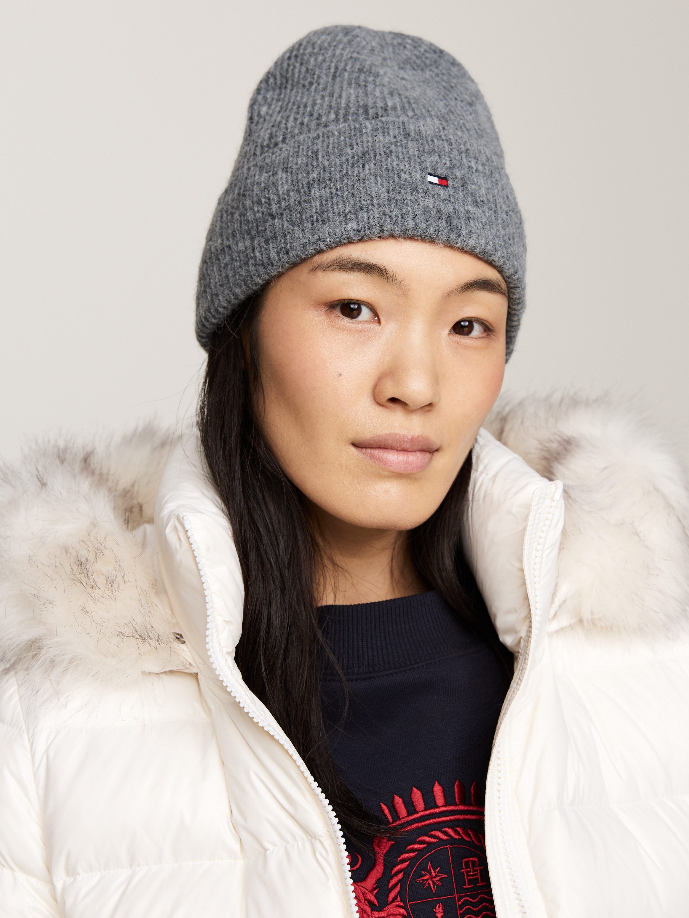 Tommy Hilfiger Gebreide muts ESSENTIAL FLAG FUZZY BEANIE