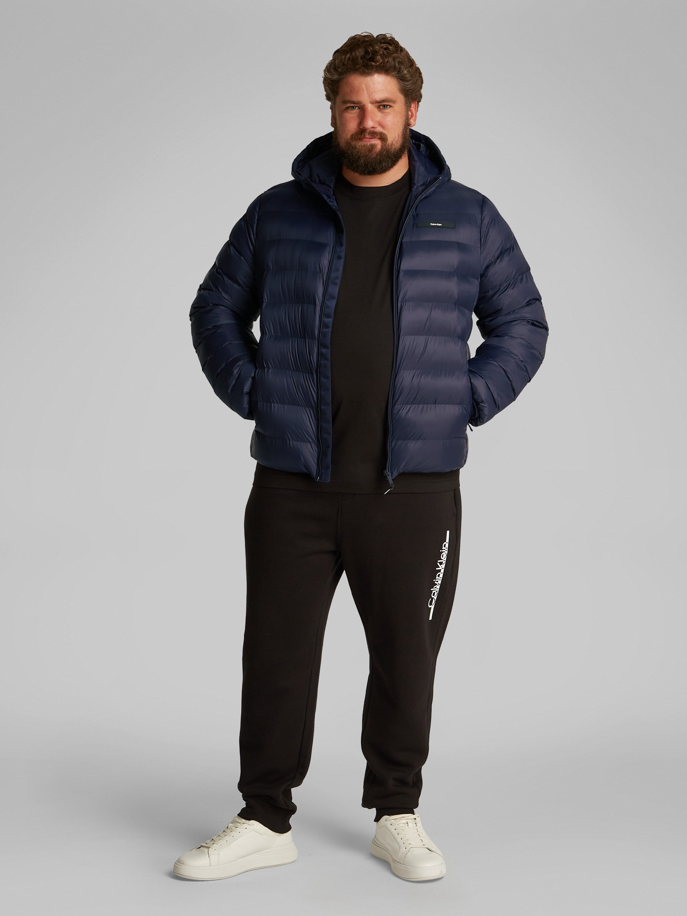 Calvin Klein Gewatteerde jas BT_QUILTED LW HOODED JACKET in grote maten met logoprint