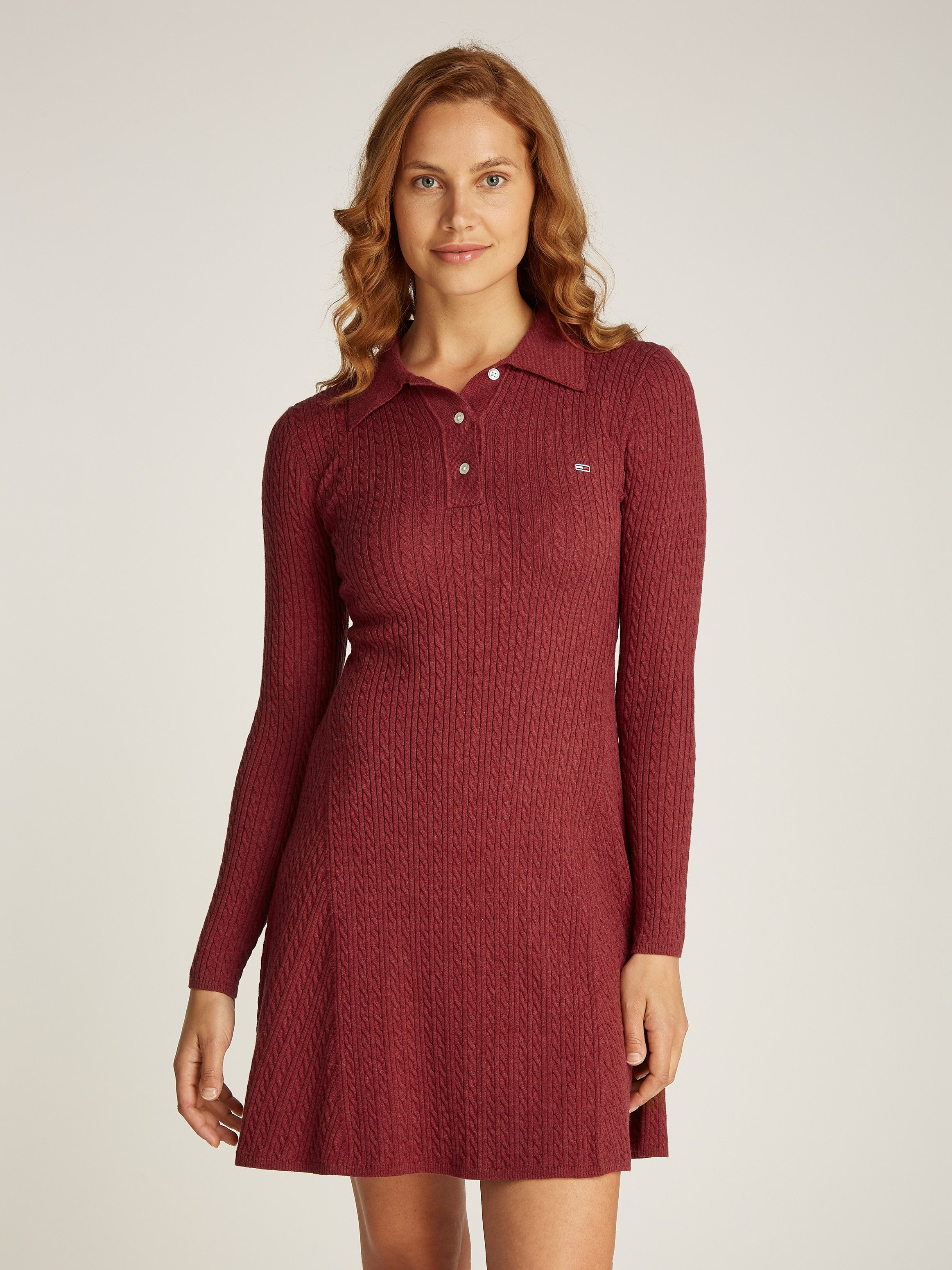 TOMMY JEANS Gebreide jurk TJW F&F POLO CABLE SWEATER DRESS met klein kabelpatroon, polokraag