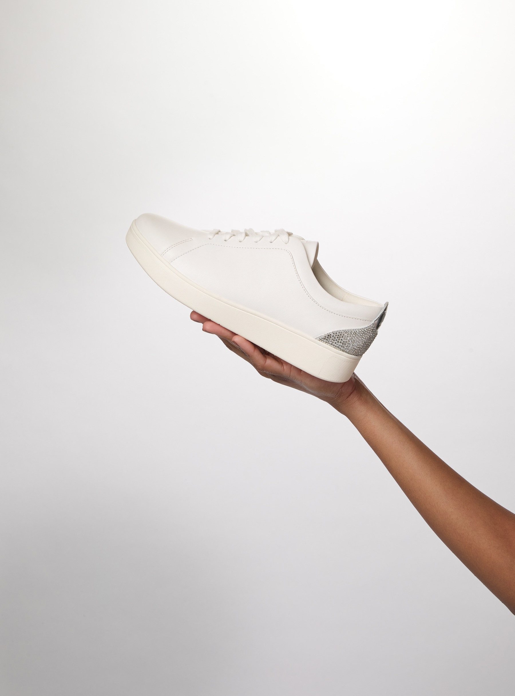 Fitflop Sneakers RALLY CRYSTAL Vrijetijdsschoen, veterschoen, lage schoen met metallic hielpatch