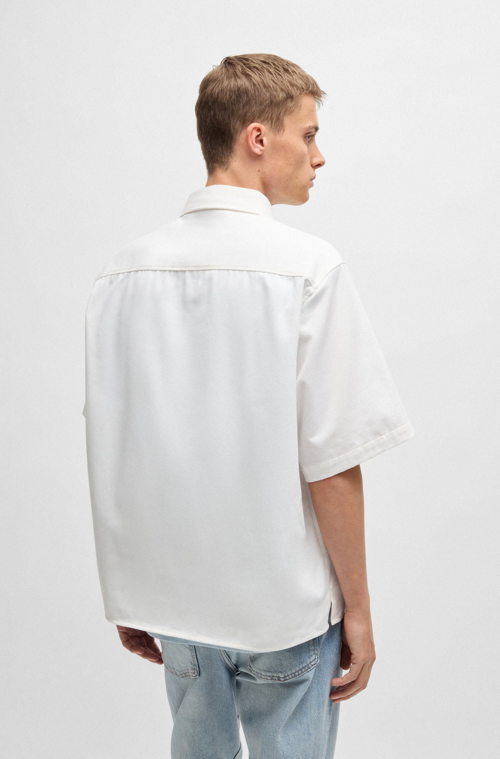 HUGO Blue Overhemd met korte mouwen Ekyno met contrasterend logo-badge op de borst