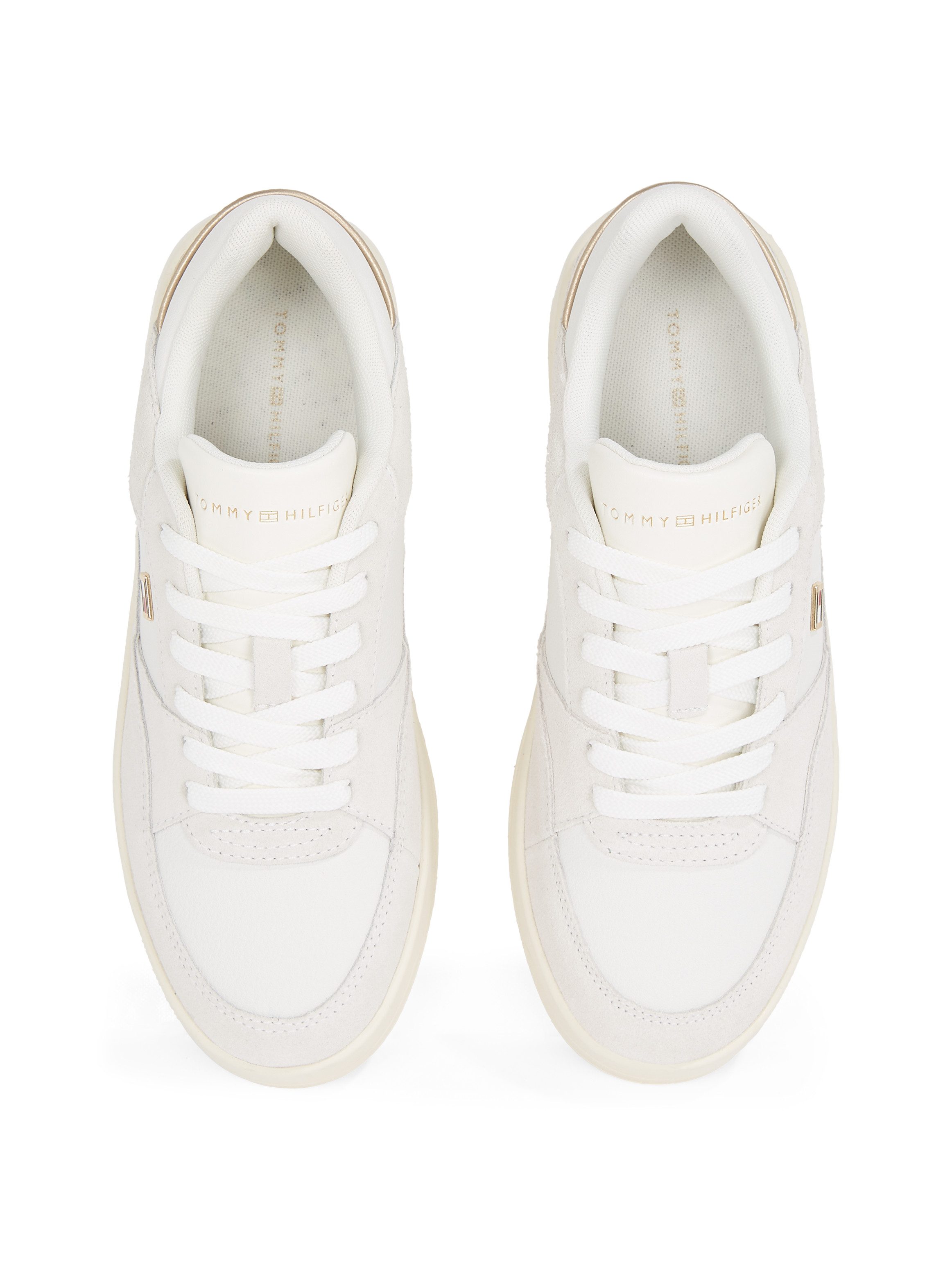 Tommy Hilfiger Plateausneakers ESSENTIAL BASKET SNEAKER , vrijetijdsschoen, lage schoen, veterschoen met logo-embleem