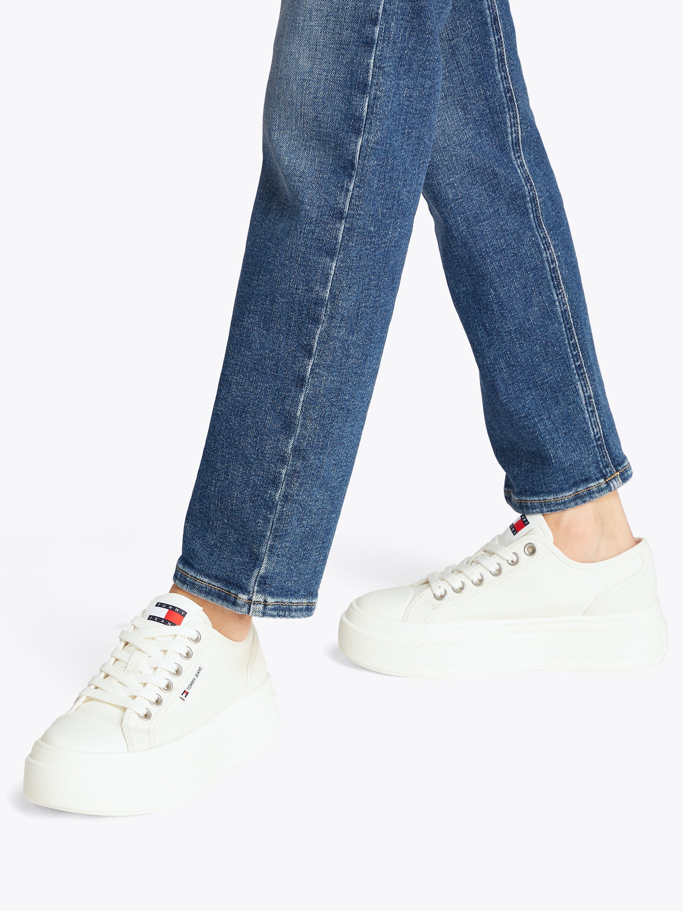 TOMMY JEANS Plateausneakers TJW FOXING FLATFORM LC , vrijetijdsschoen, halfschoen, veterschoen in jeans-look