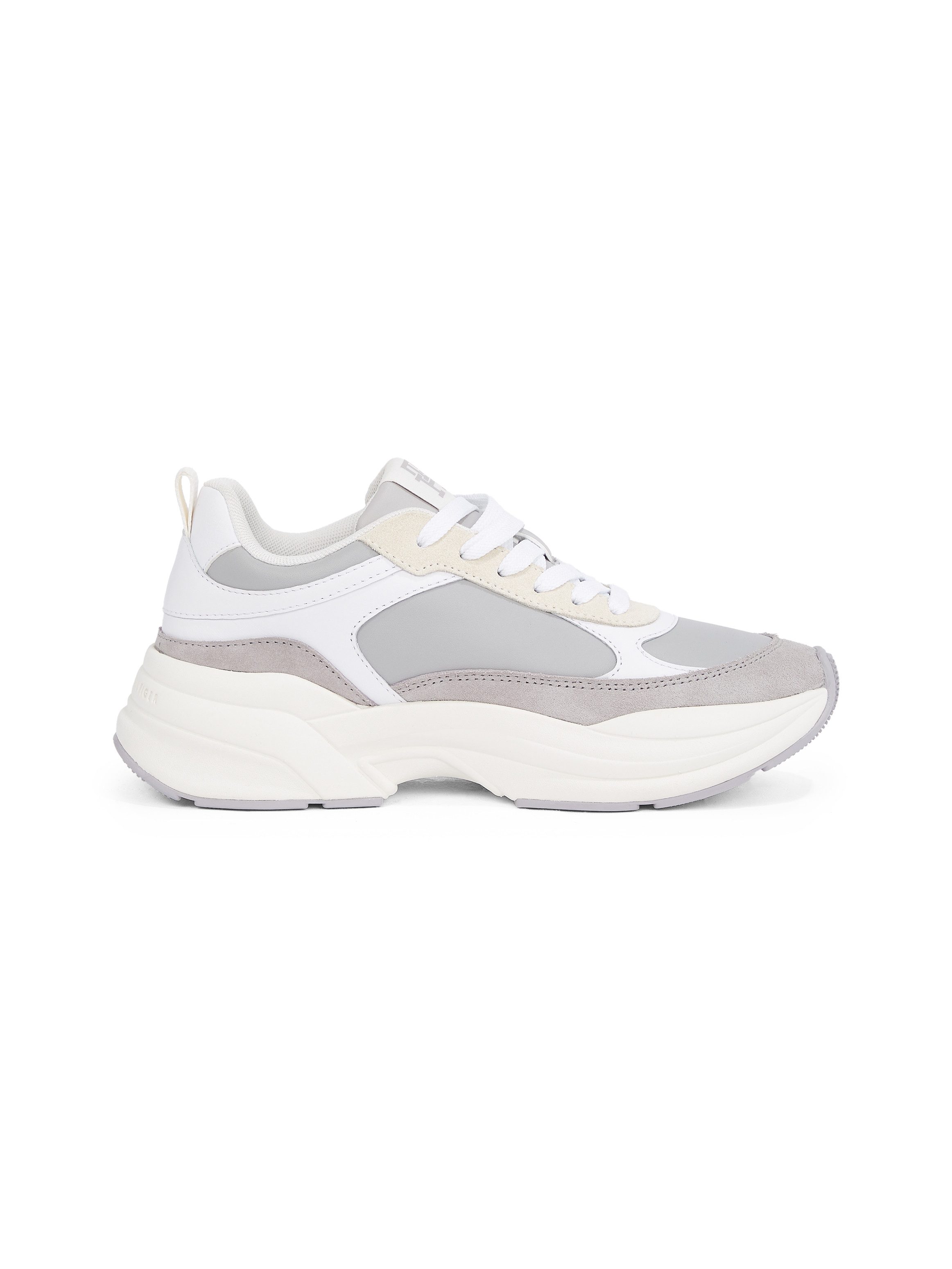 Tommy Hilfiger Plateausneakers TH CHUNKY FEMININE RUNNER vrijetijdsschoen, lage schoen, veterschoen met th-logo-embleem