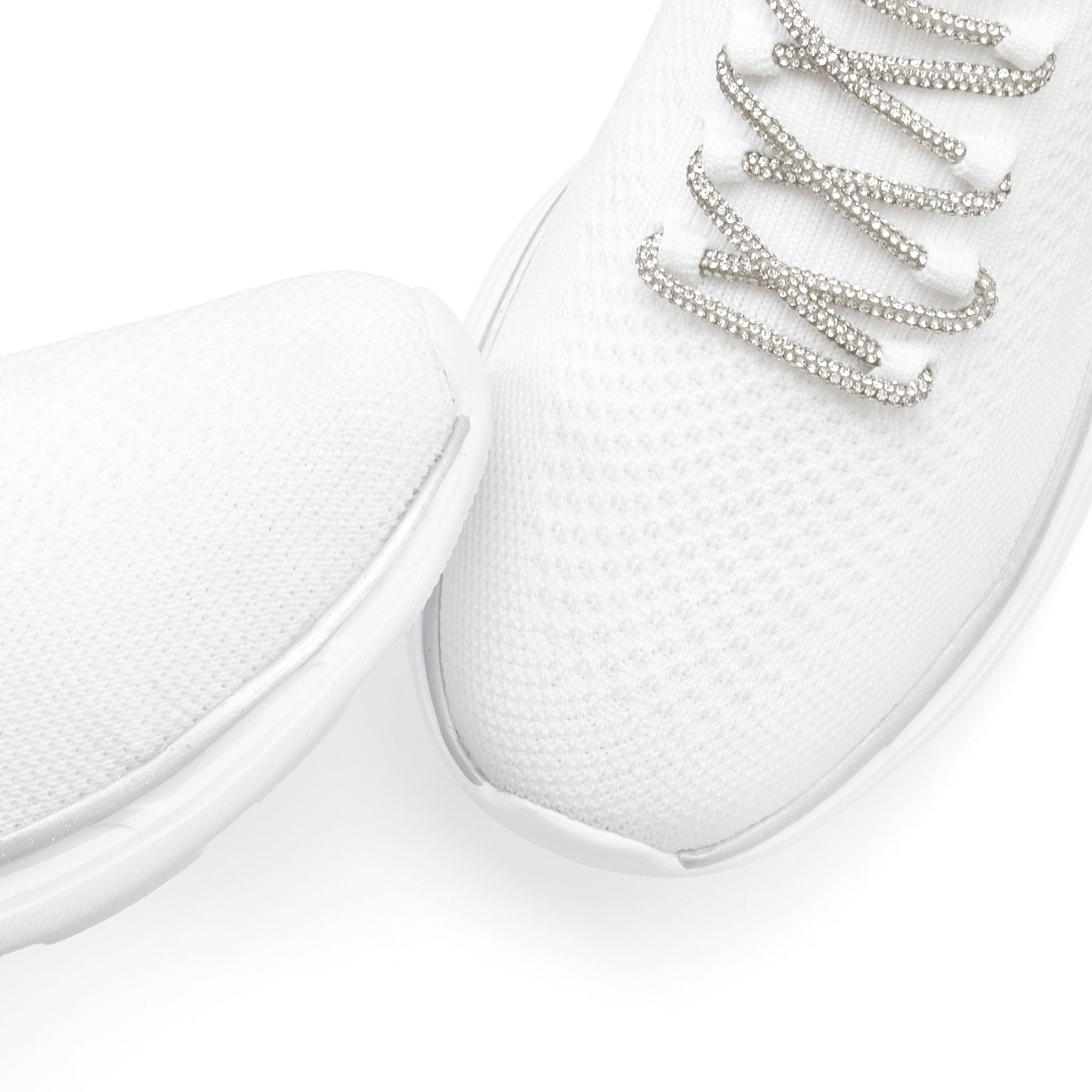 Lascana Sneakers met modieuze glinsterende veters vegan