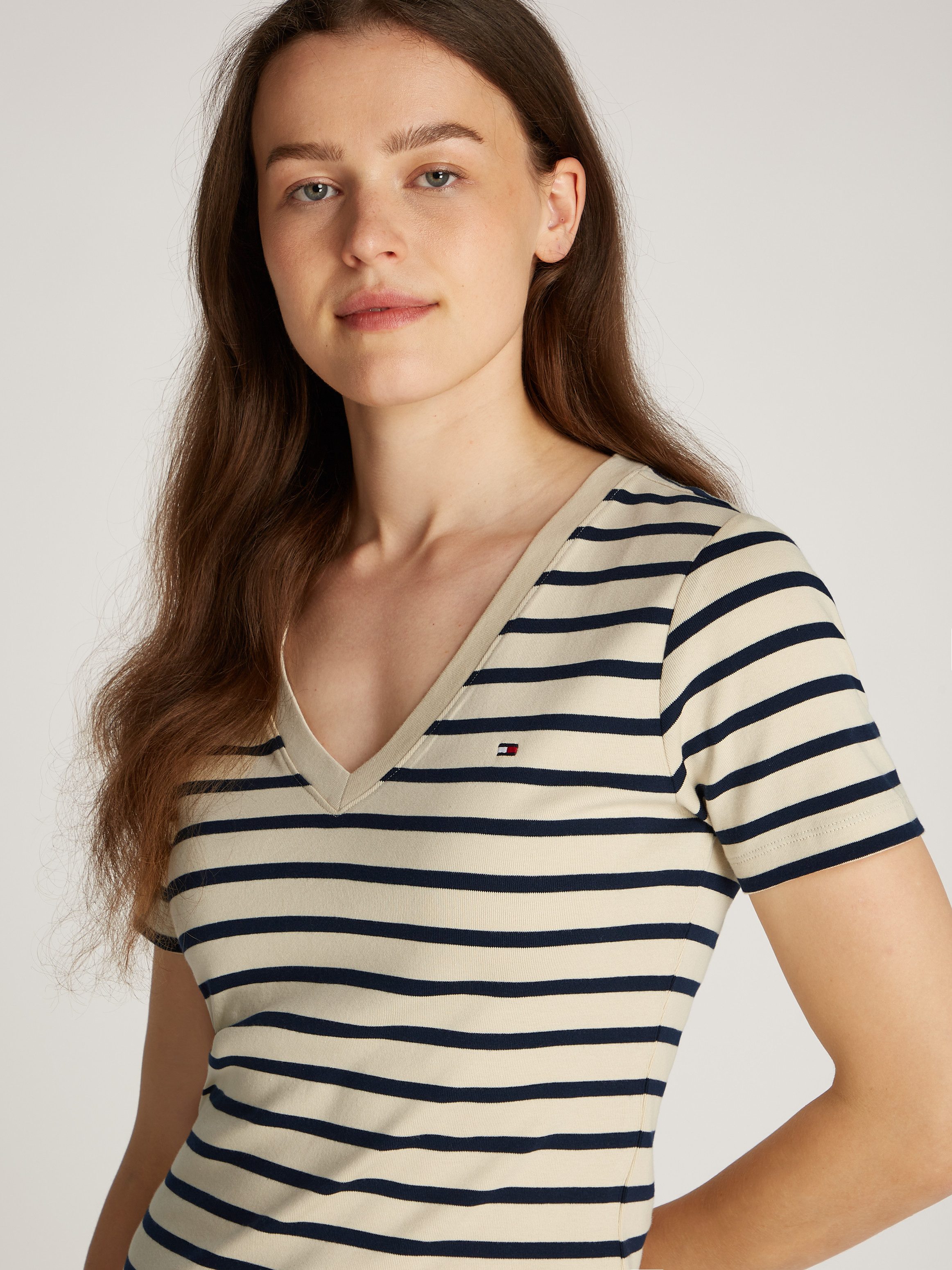 Tommy Hilfiger T-shirt SLIM CODY V-NK SS met geborduurd logo