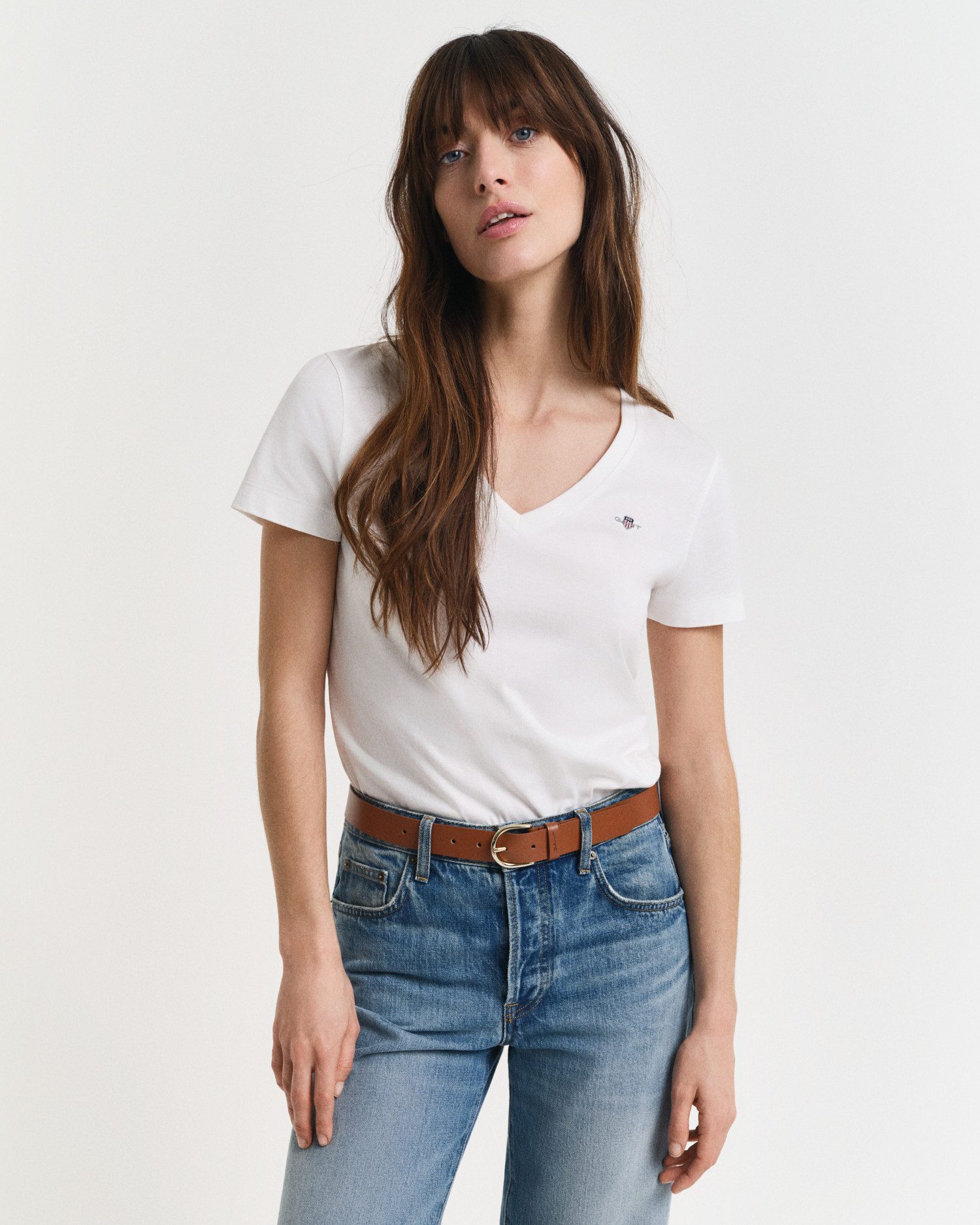 Gant T-shirt REG SHIELD KA V-NECK T-SHIRT met een klein geborduurd logo op de borst