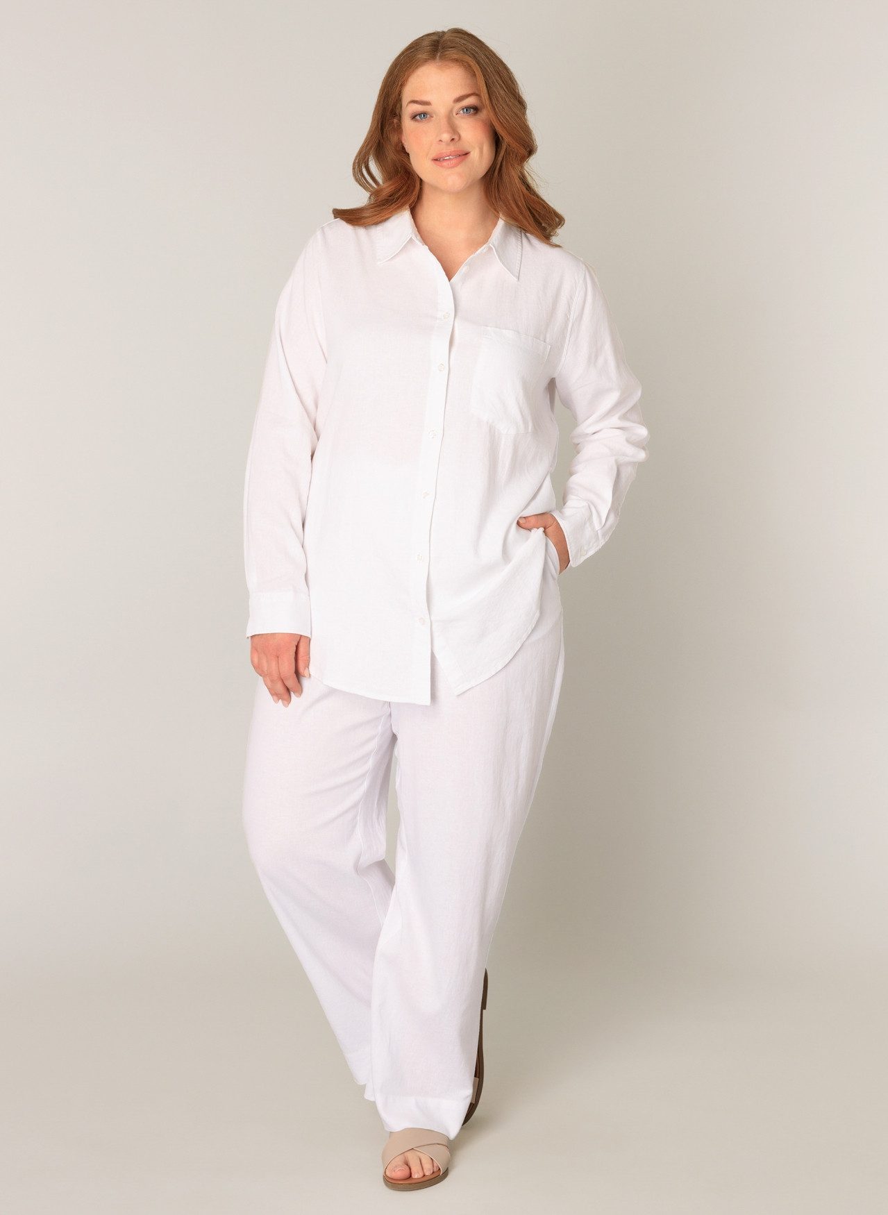 Base Level Curvy Blouse met lange mouwen Yaella met knoopsluiting en van linnen