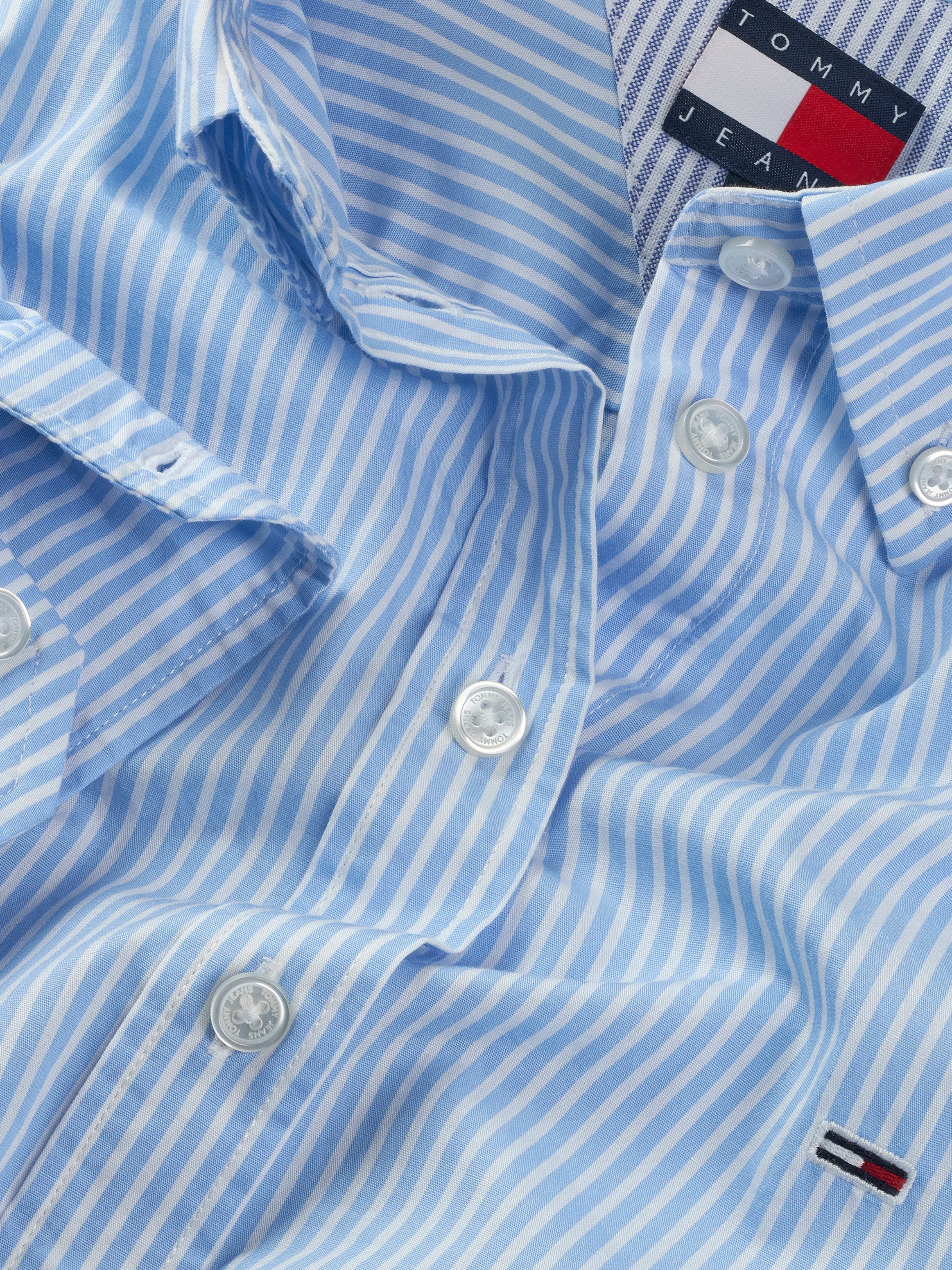 TOMMY JEANS Overhemdblouse TJW REG PINSTRIPE POPLIN SHIRT met naaldstrepen, logoborduring
