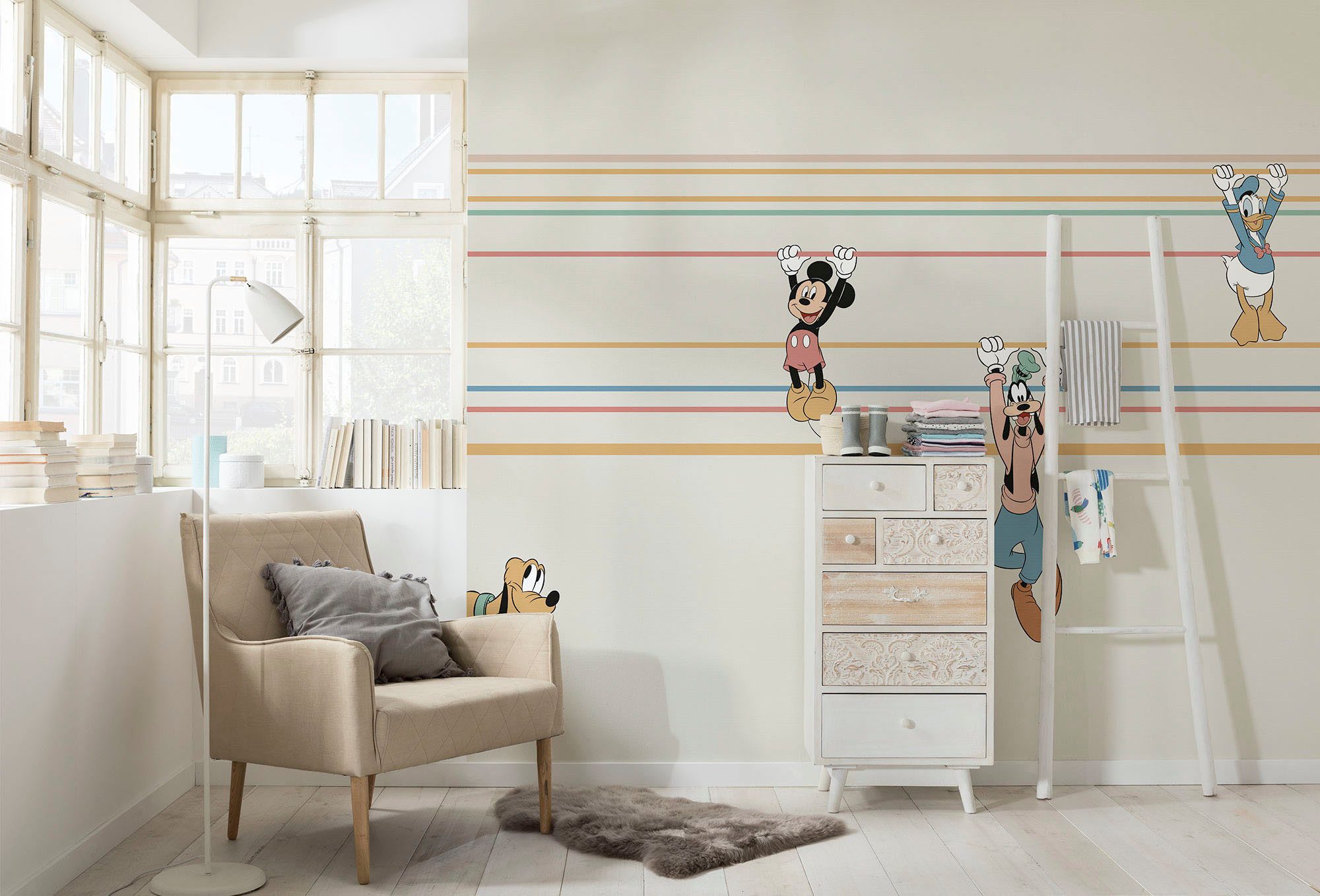 Komar Fotobehang Digitale print vlies - Mickey Hanging with Friends - Afmeting 300 x 250 cm (1 stuk) fotobehang multicolor