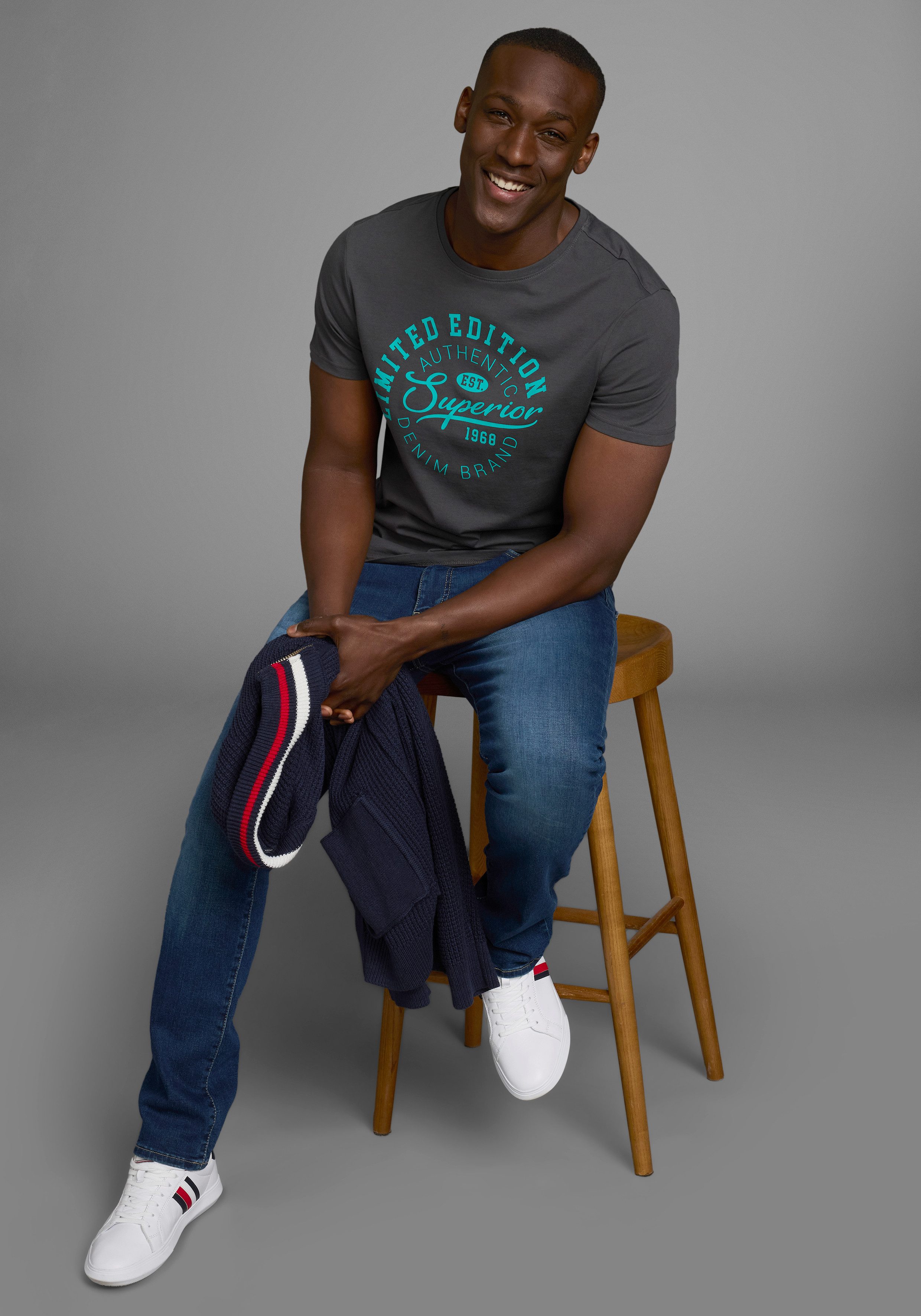 AJC T-shirt Korte mouwen, smalle pasvorm, in vintage-ontwerp