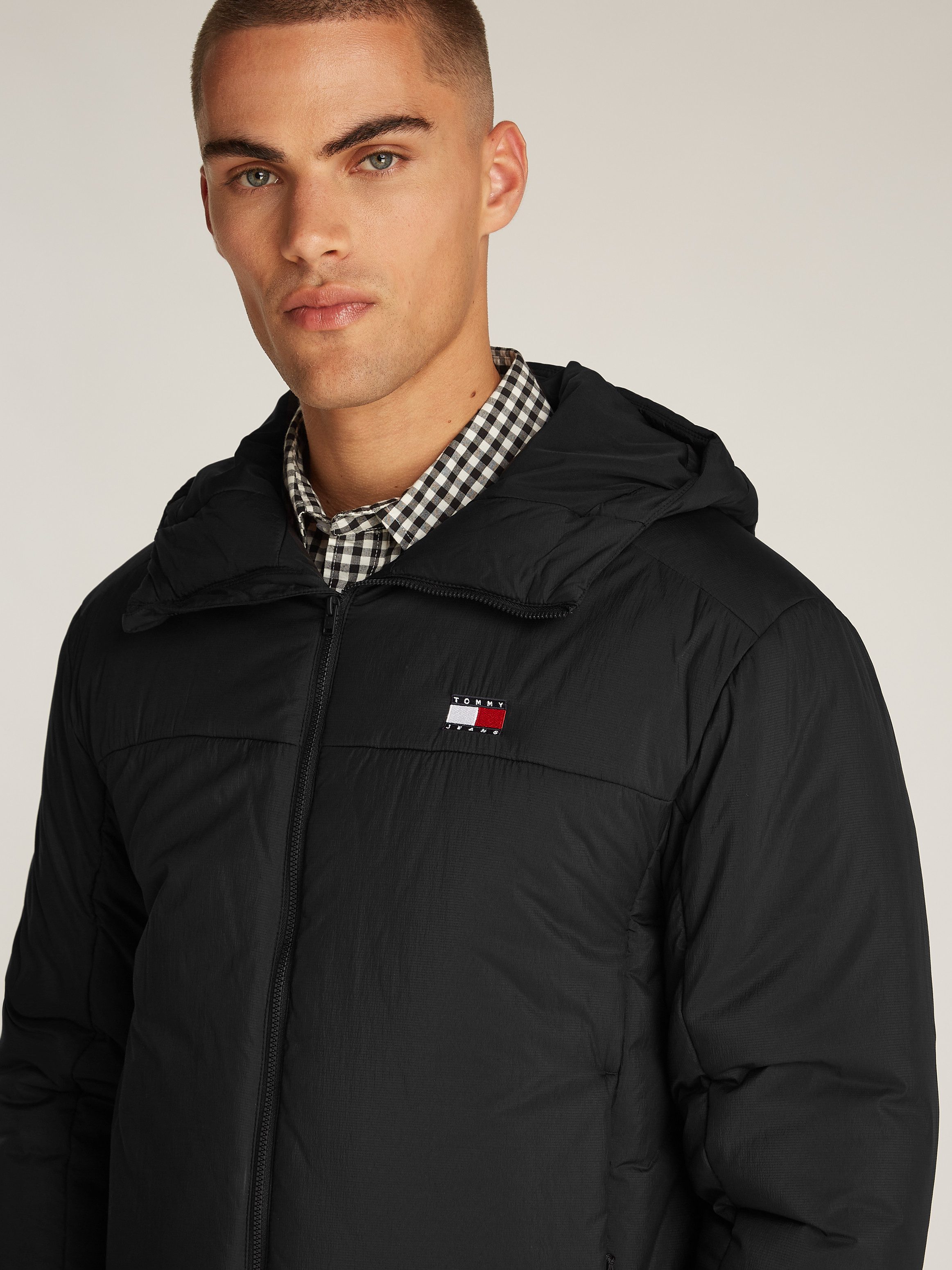 Tommy Jeans Plus Allweatherjack TJM LT POLY JACKET EXT in grote maten, logoborduring, insteekzakken