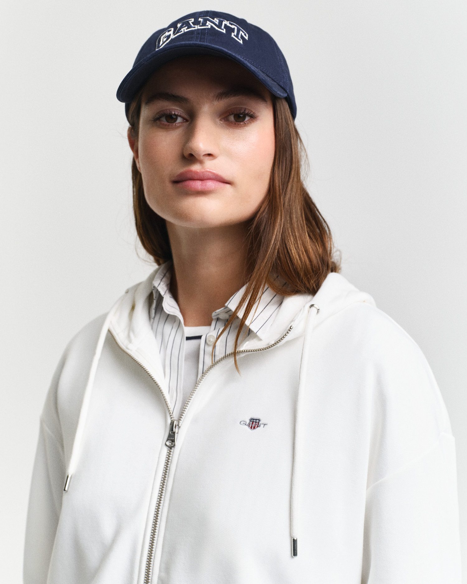 Gant Capuchonsweatvest SHIELD ZIP HOODIE Grafische GANT-borduursel op de borst
